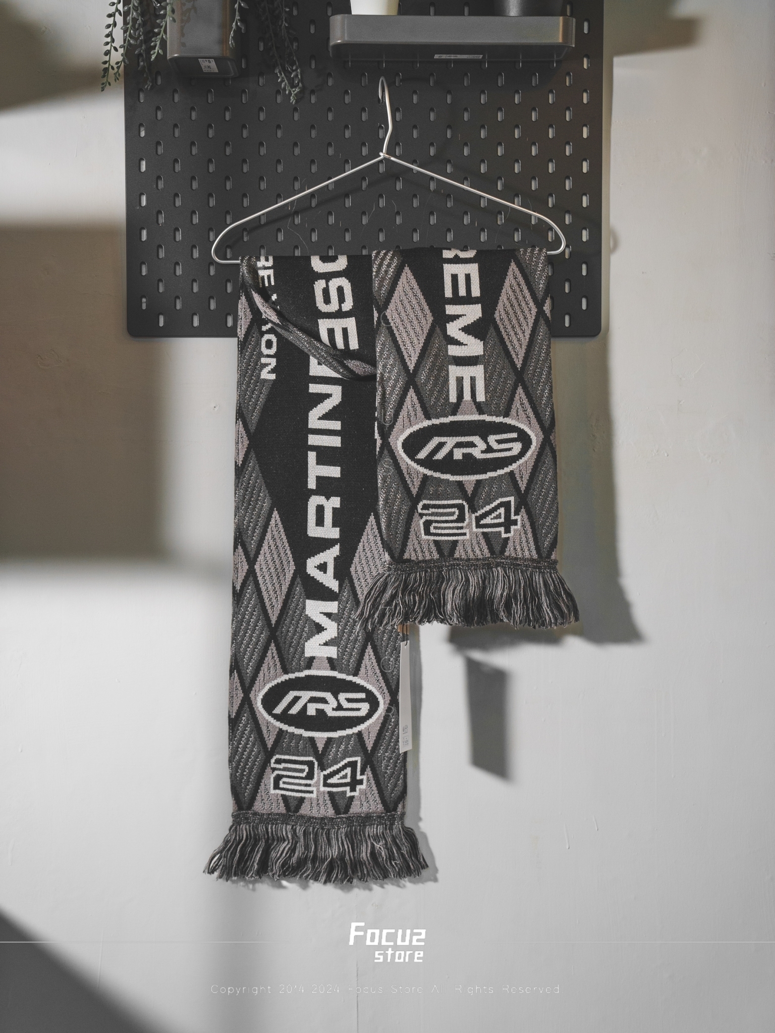 Supreme Martine Rose Scarf　マフラー　新品BLACK Focus Store】現貨秒發Supreme x Martine Rose Scarf 圍巾藍/黑兩