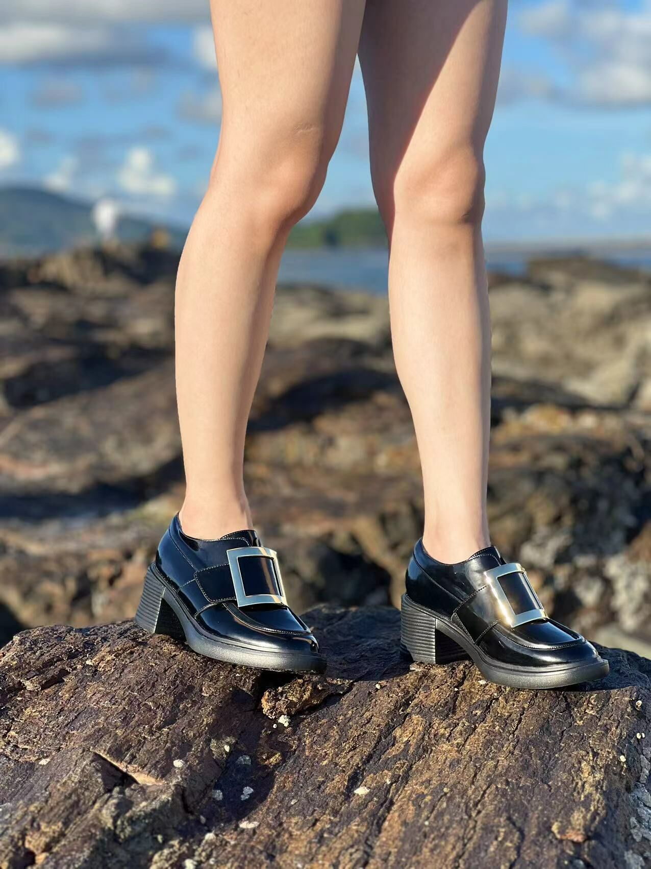 金屬方釦 真皮粗跟休閒鞋(34-40)