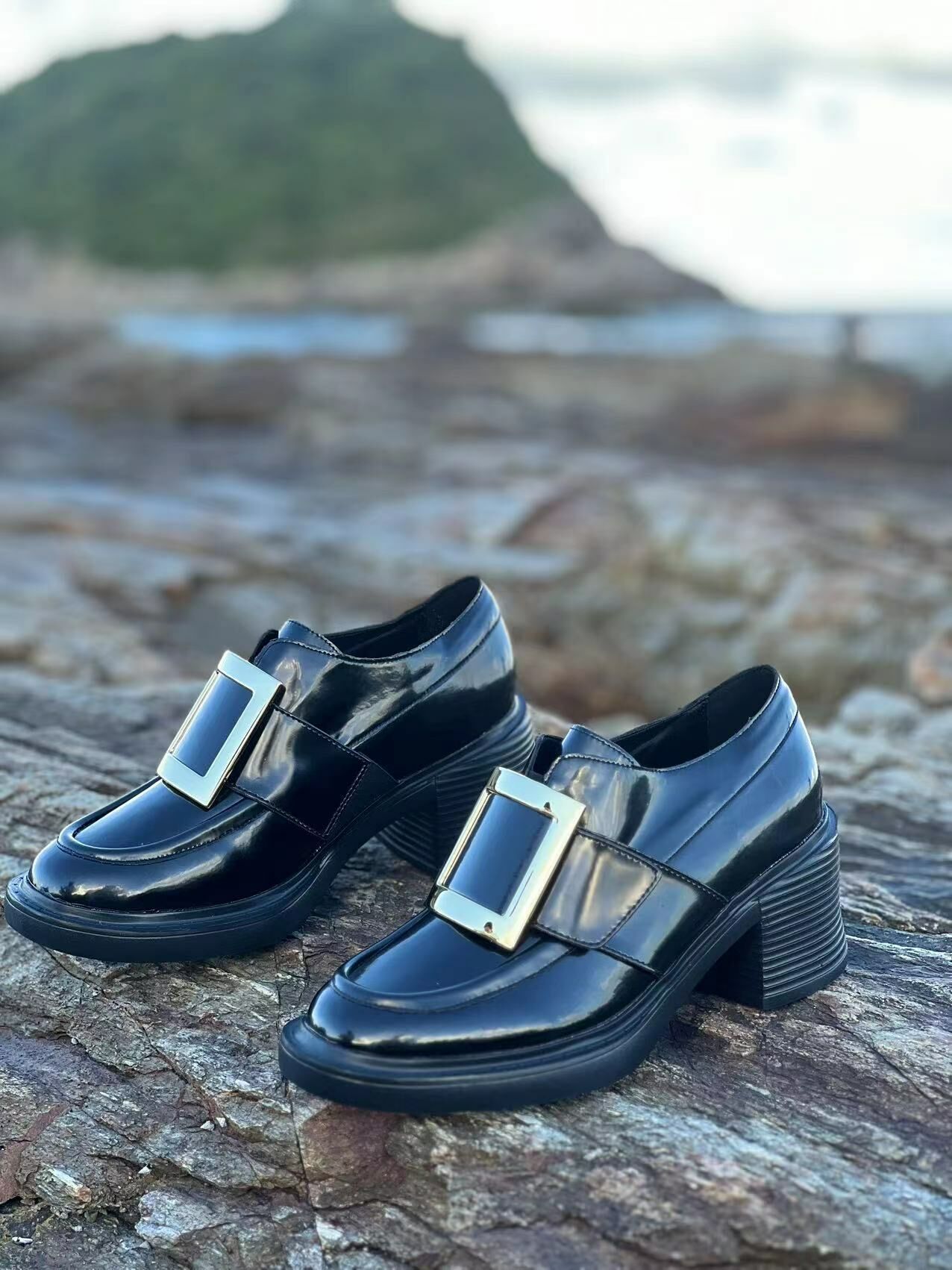 金屬方釦 真皮粗跟休閒鞋(34-40)