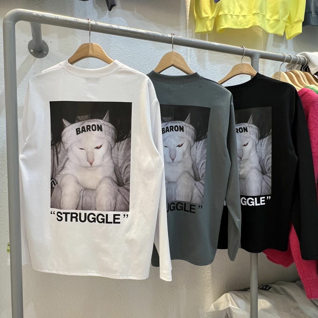 白貓圖案英文字長袖衫 BARON-101T