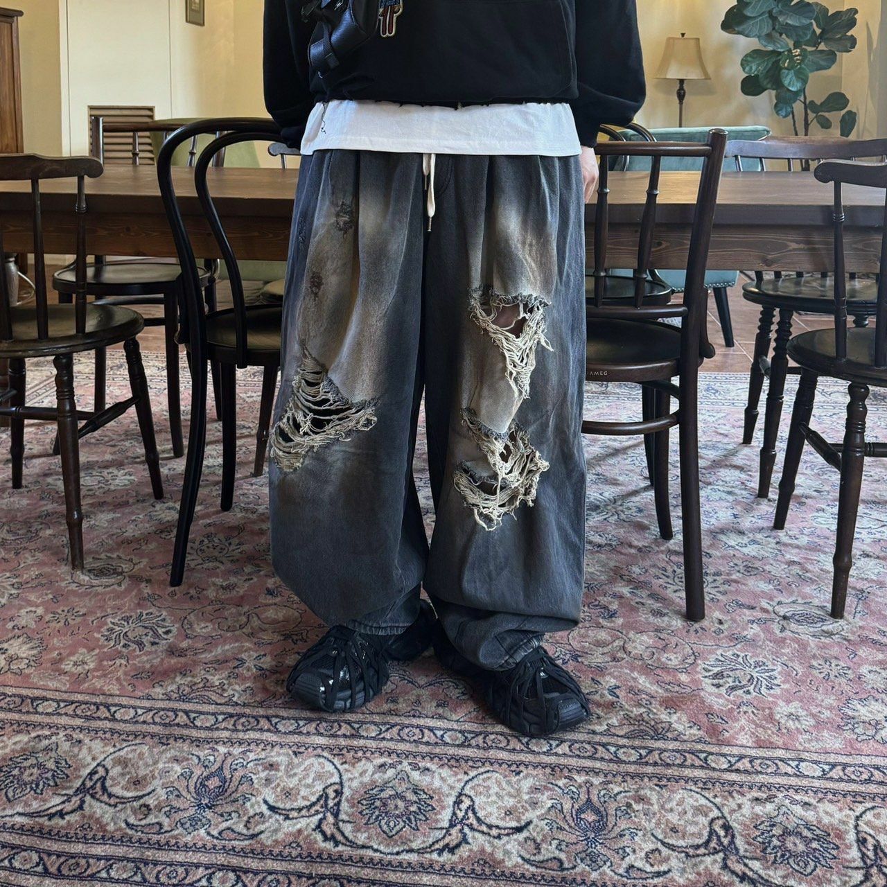 洗水破洞鬆身牛仔褲 BY ATTENTION-260P