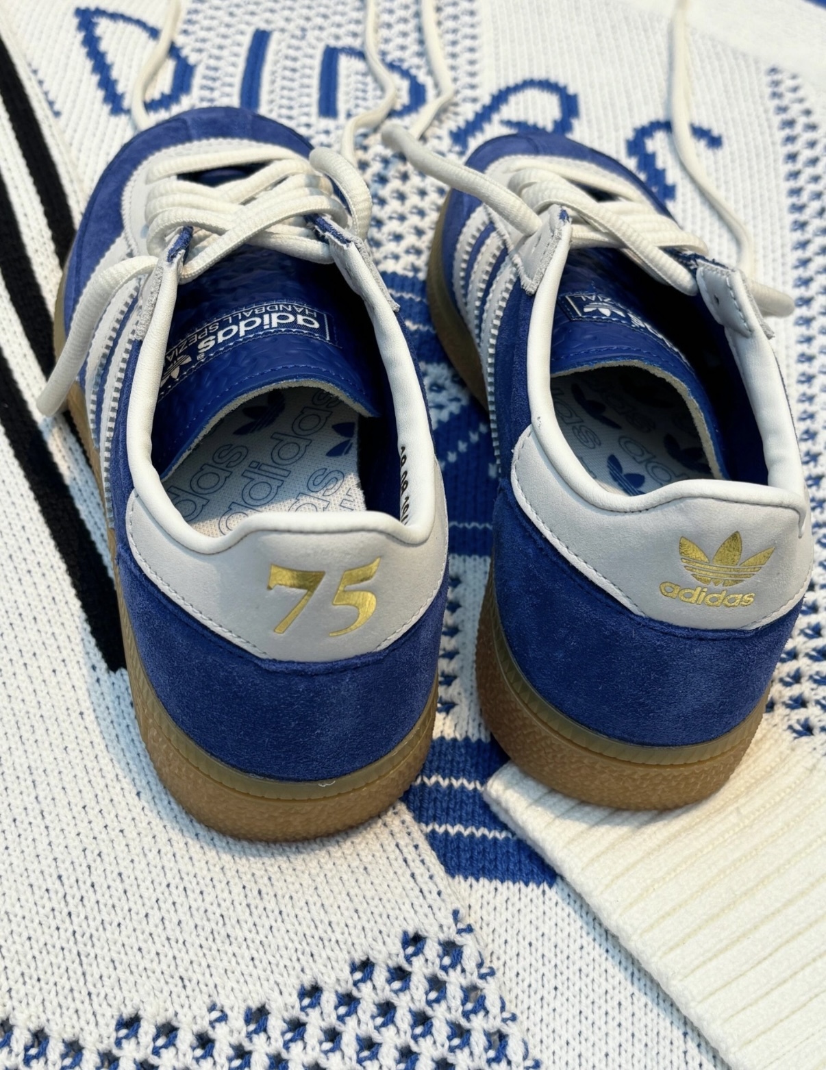 Adidas Handball Spezial 75週年限定藍白色麂皮焦糖底復古德訓鞋 Adidas Handball Spezial 75週年限定藍白色麂皮焦糖底復古德訓鞋