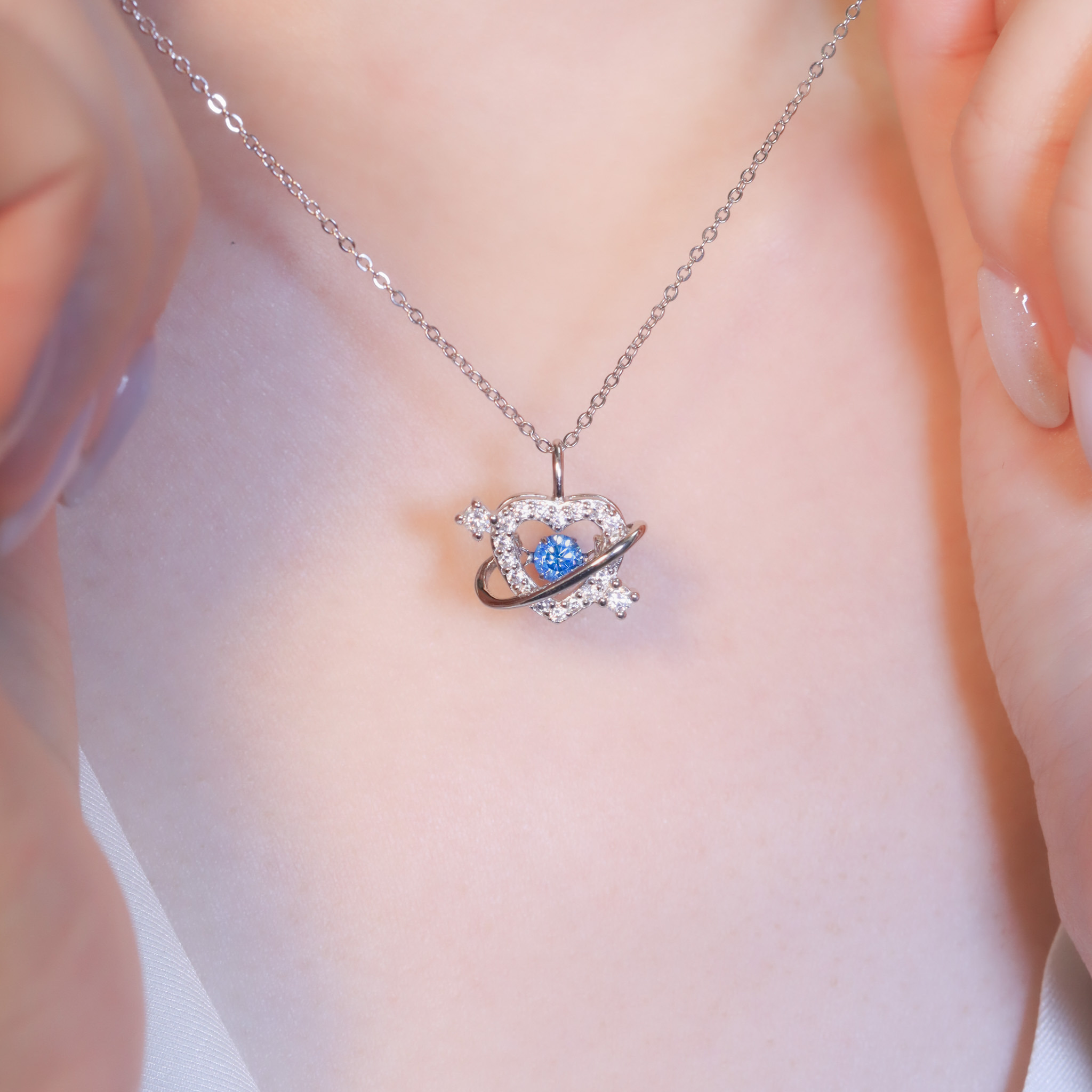 | 925純銀・厚鍍白金 | 懸浮一見鍾情項鍊 | NE1229 |