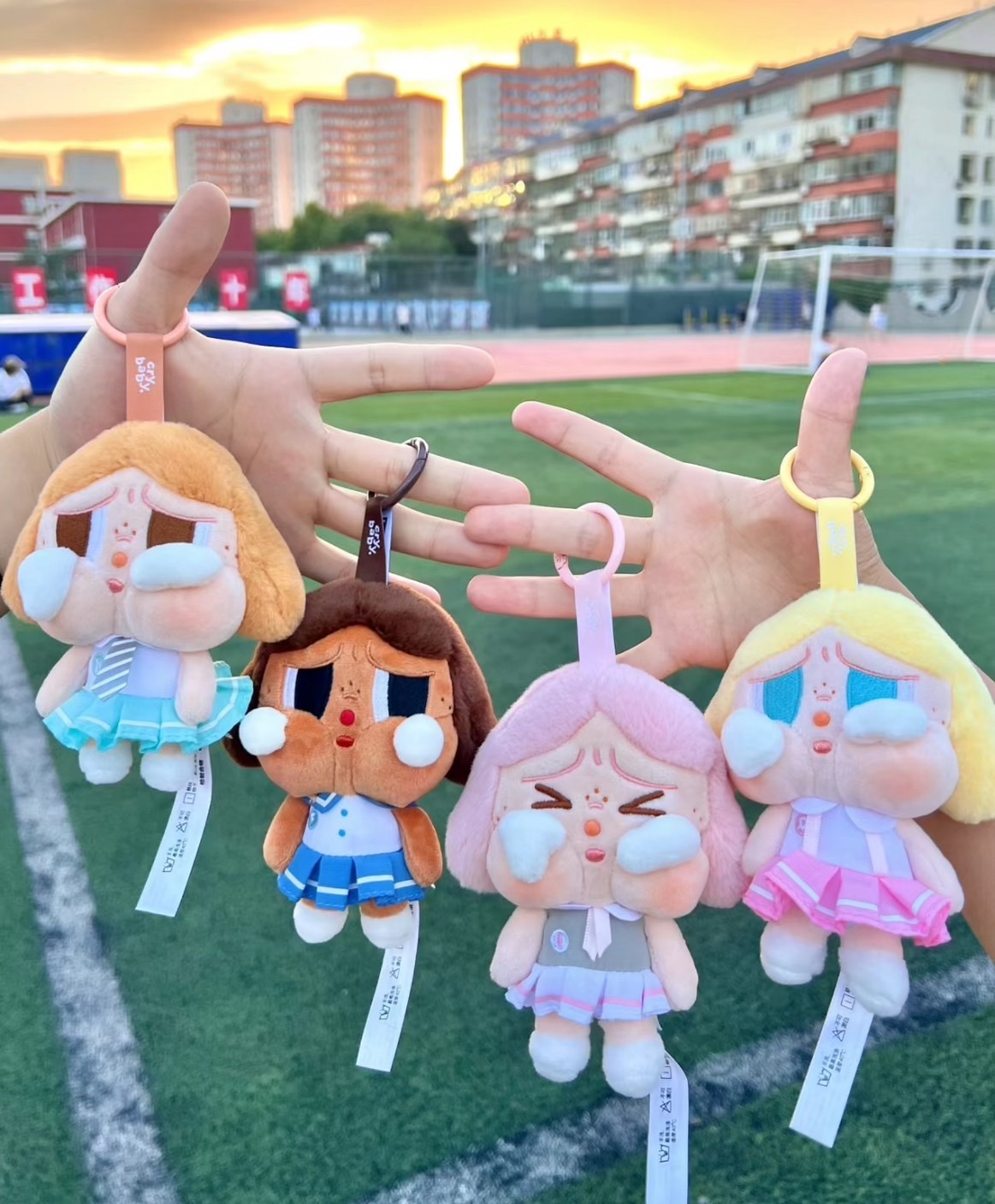 POP MART CRYBABY 落日歌會系列 哭娃 公仔 吊飾 盲盒