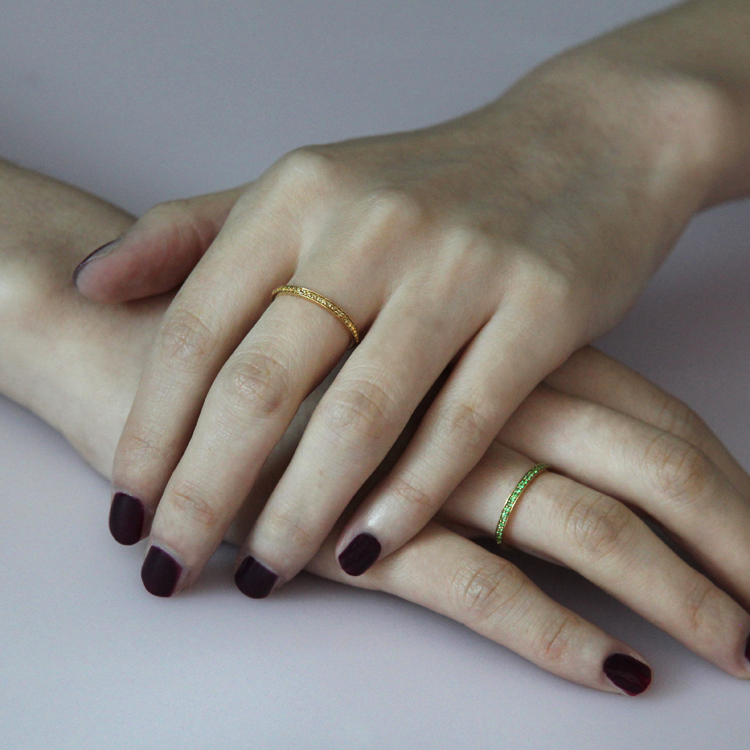 沙佛萊石18K極細永恆線戒