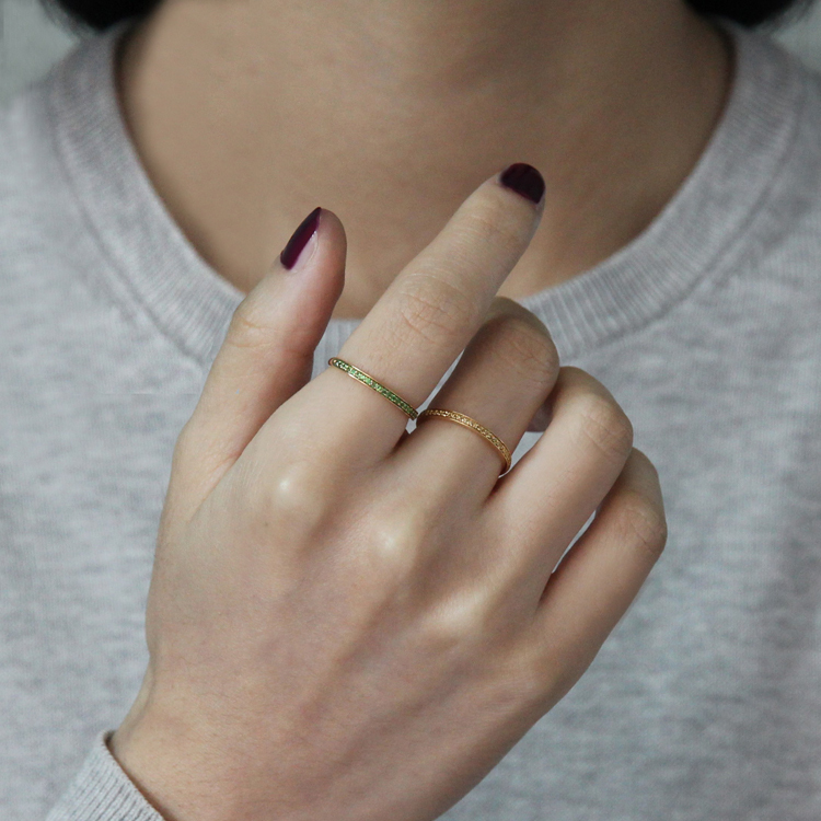 沙佛萊石18K極細永恆線戒