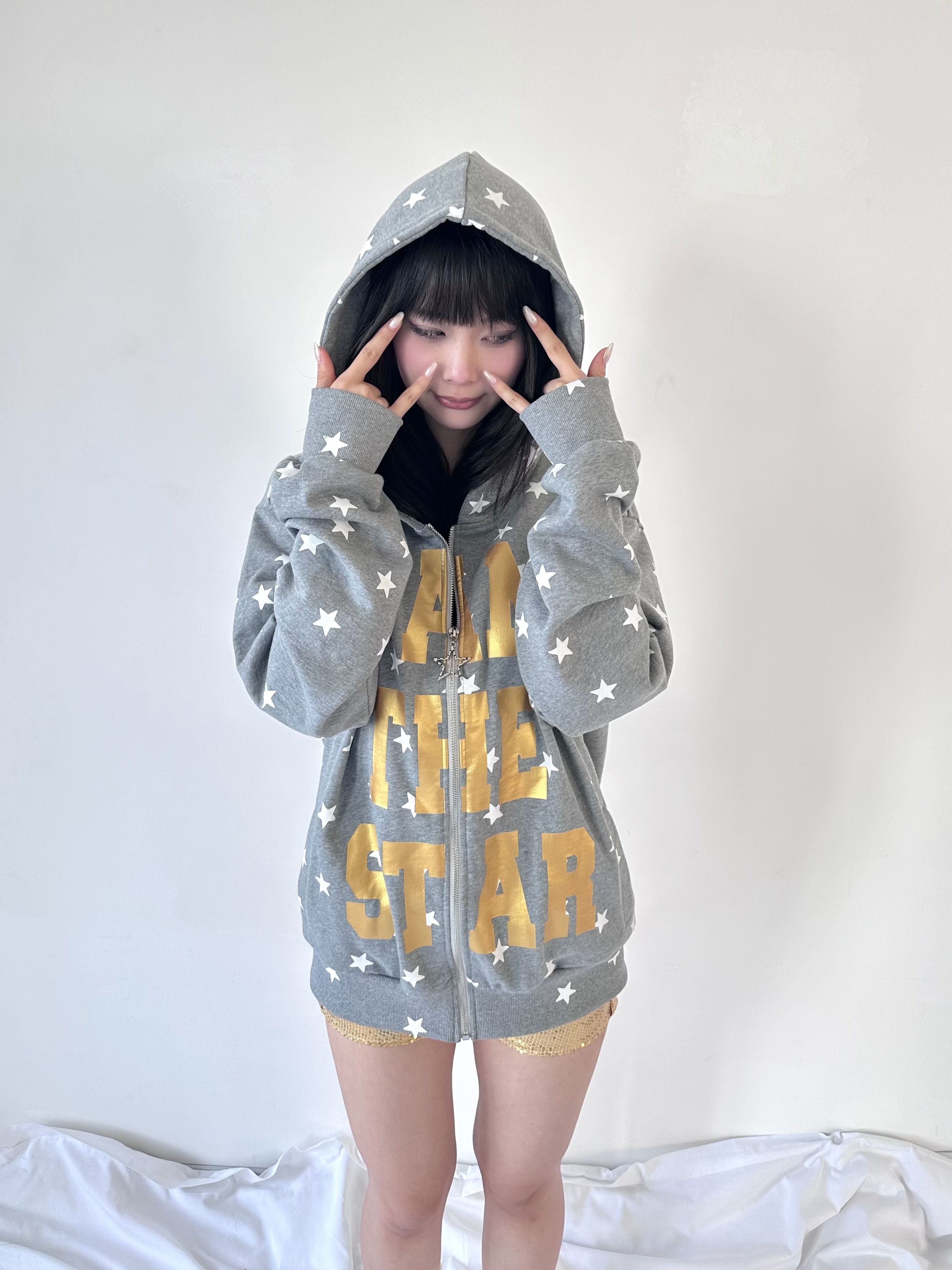 ArtByTastybabe 燙金印花 "我是一顆星" 滿版星星 寬鬆連帽外套 灰色