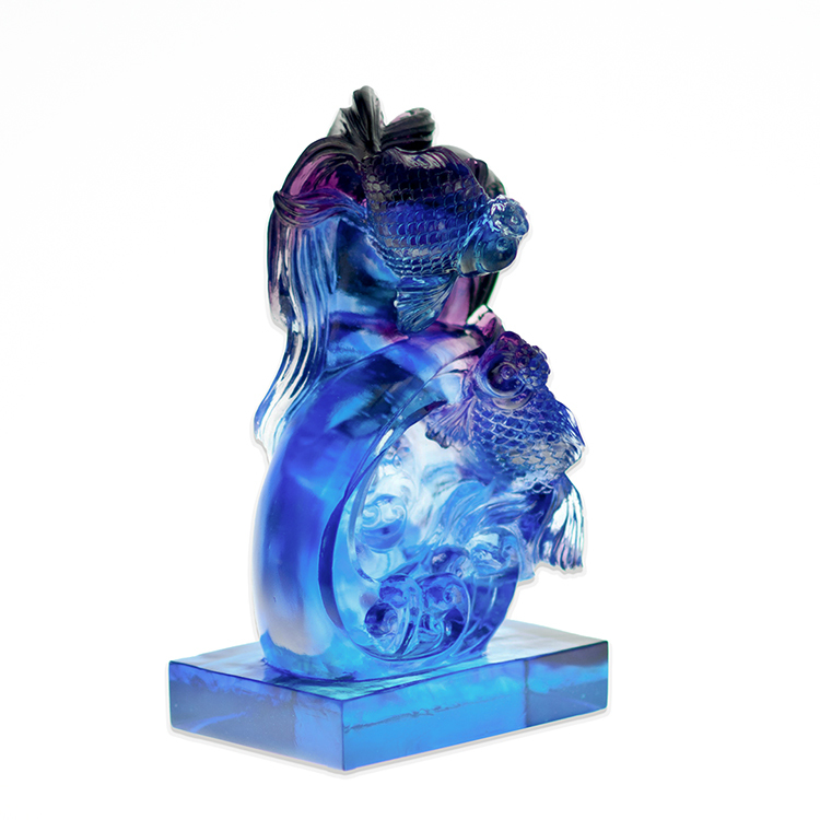 鹿港窯禮品館│乘浪而躍：雙魚共舞，象徵成功與繁榮的琉璃藝術品