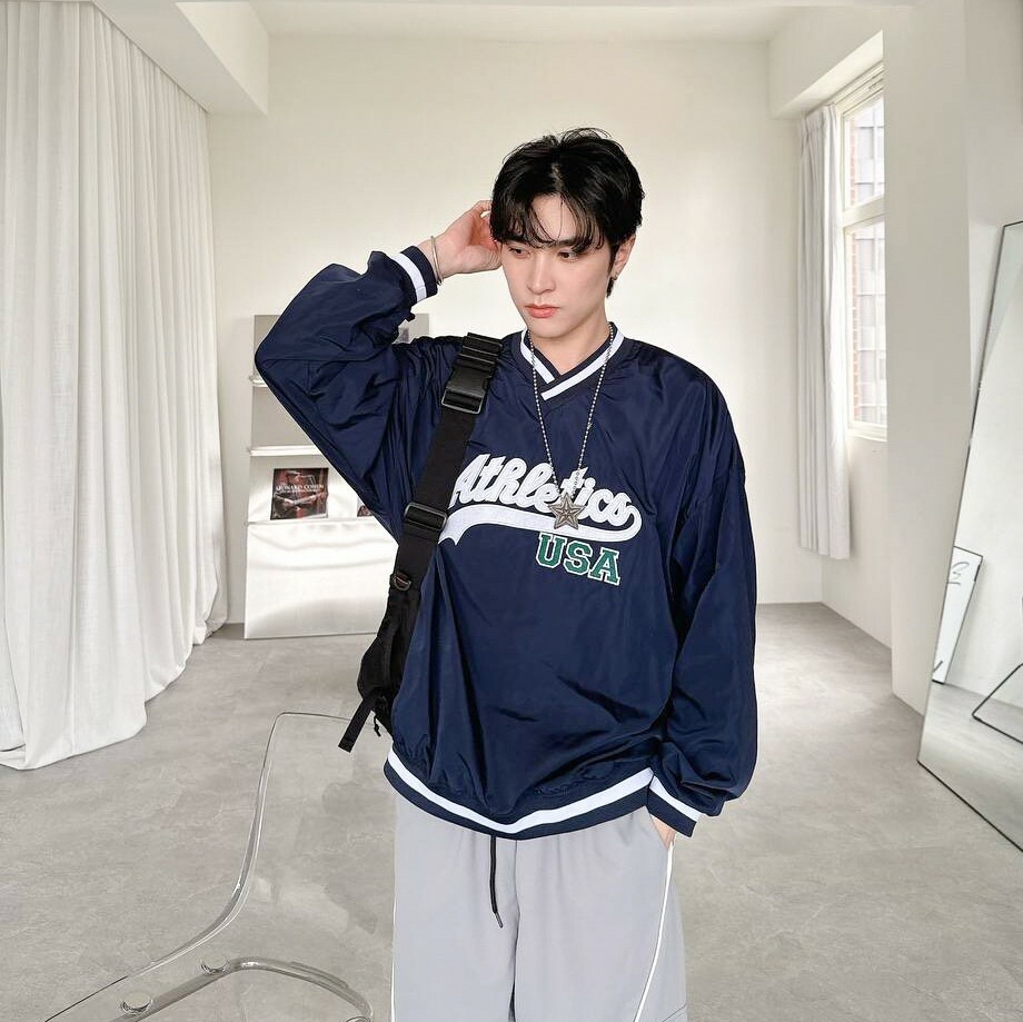 美式Ｖ領刺繡USA 大學Tee ( 3colors )