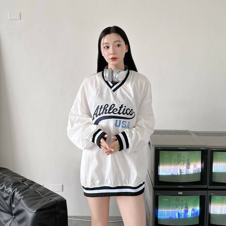 美式Ｖ領刺繡USA 大學Tee ( 3colors )