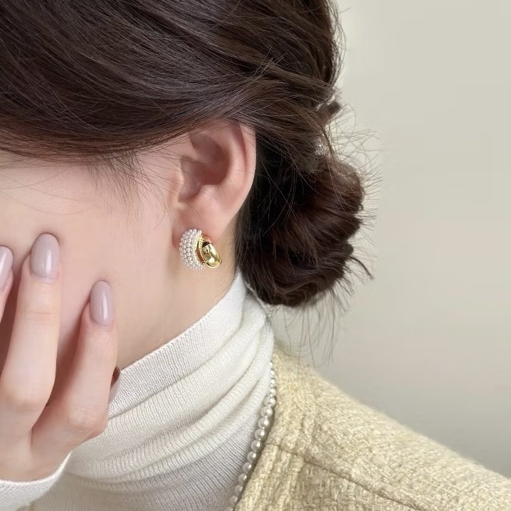 歐膩”時髦溫柔珍珠假兩圈耳釘