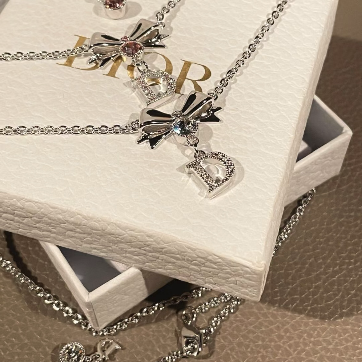 18k D”夢幻高級公主銀/粉鑽蝴蝶結定製項鍊