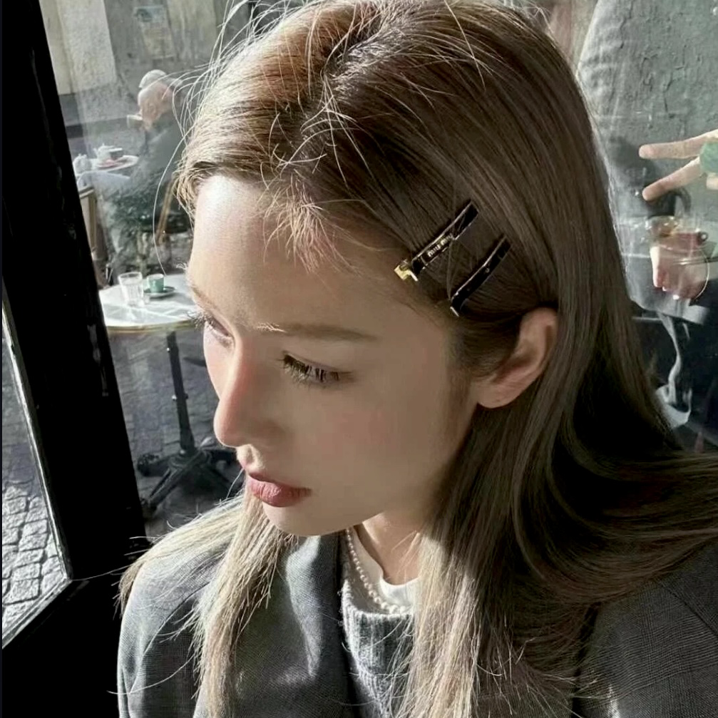 經典miumiu英字白黑粉釉定製一字夾