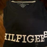 [S] TOMMY HILFIGER EMBROIDERED MONOTYPE LOGO T-SHIRT,NAVY, 78JA900-410 (STH826)