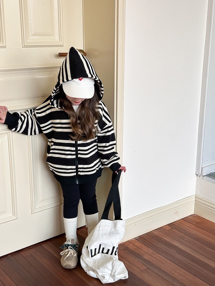 黑白條紋連帽外套
