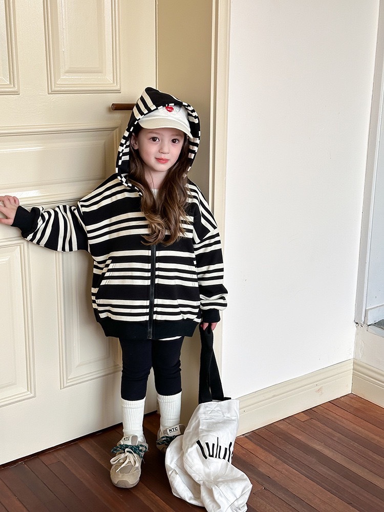 黑白條紋連帽外套