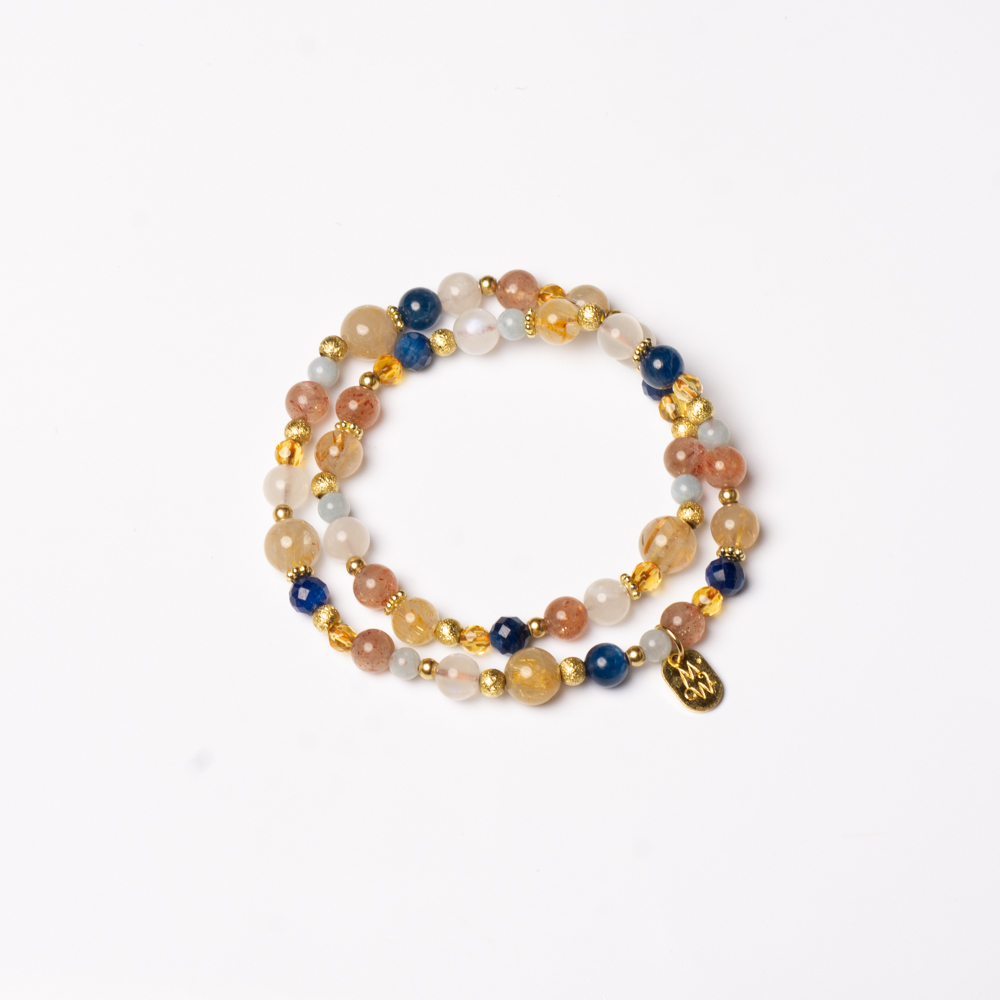 戴珍珠耳環的少女｜鈦晶藍晶雙圈手鍊 C1234