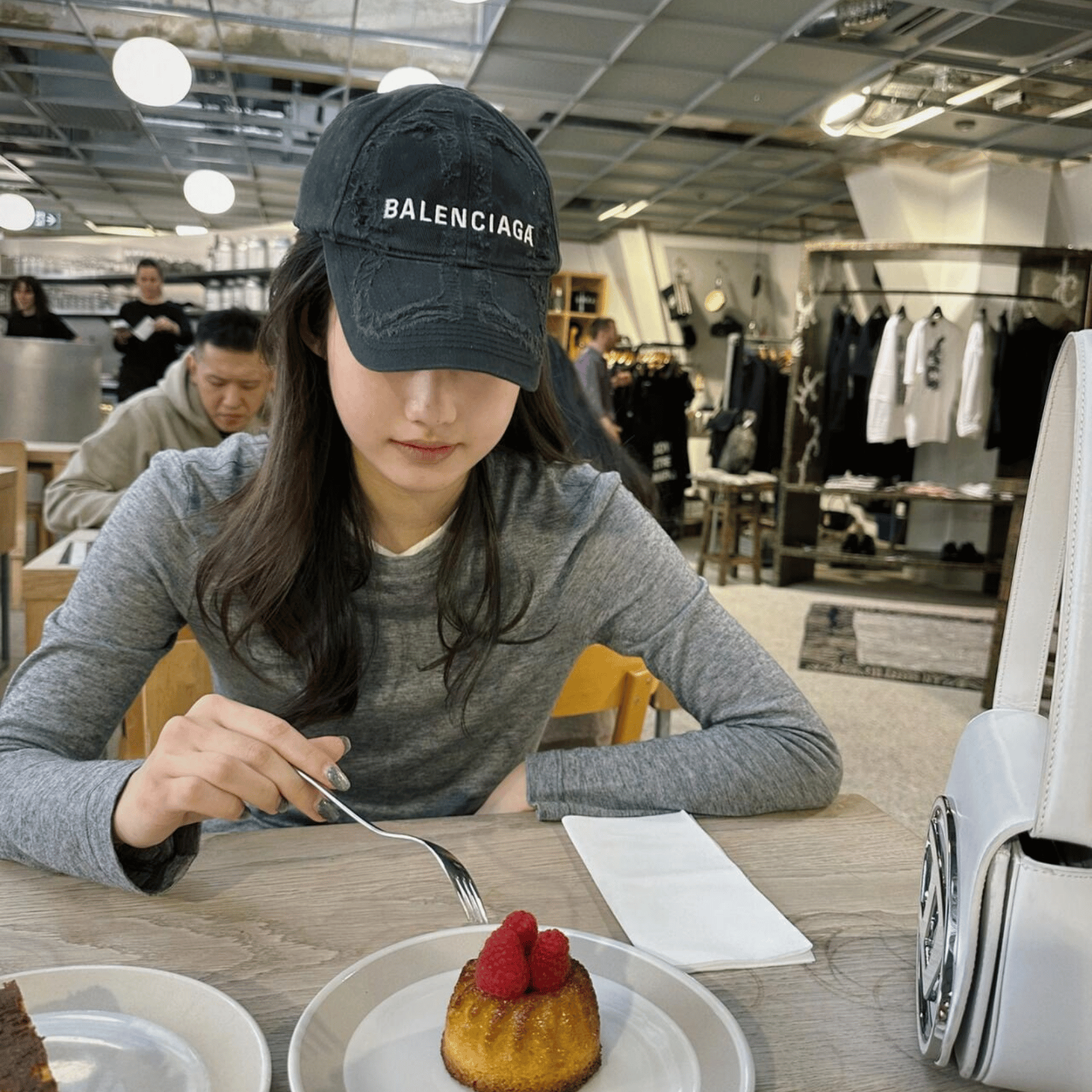 【NICE 歐美日韓代購】24SS Balenciaga 巴黎世家 上海經銷商🔥經典刺繡logo刷破棒球帽 鴨舌帽 復古