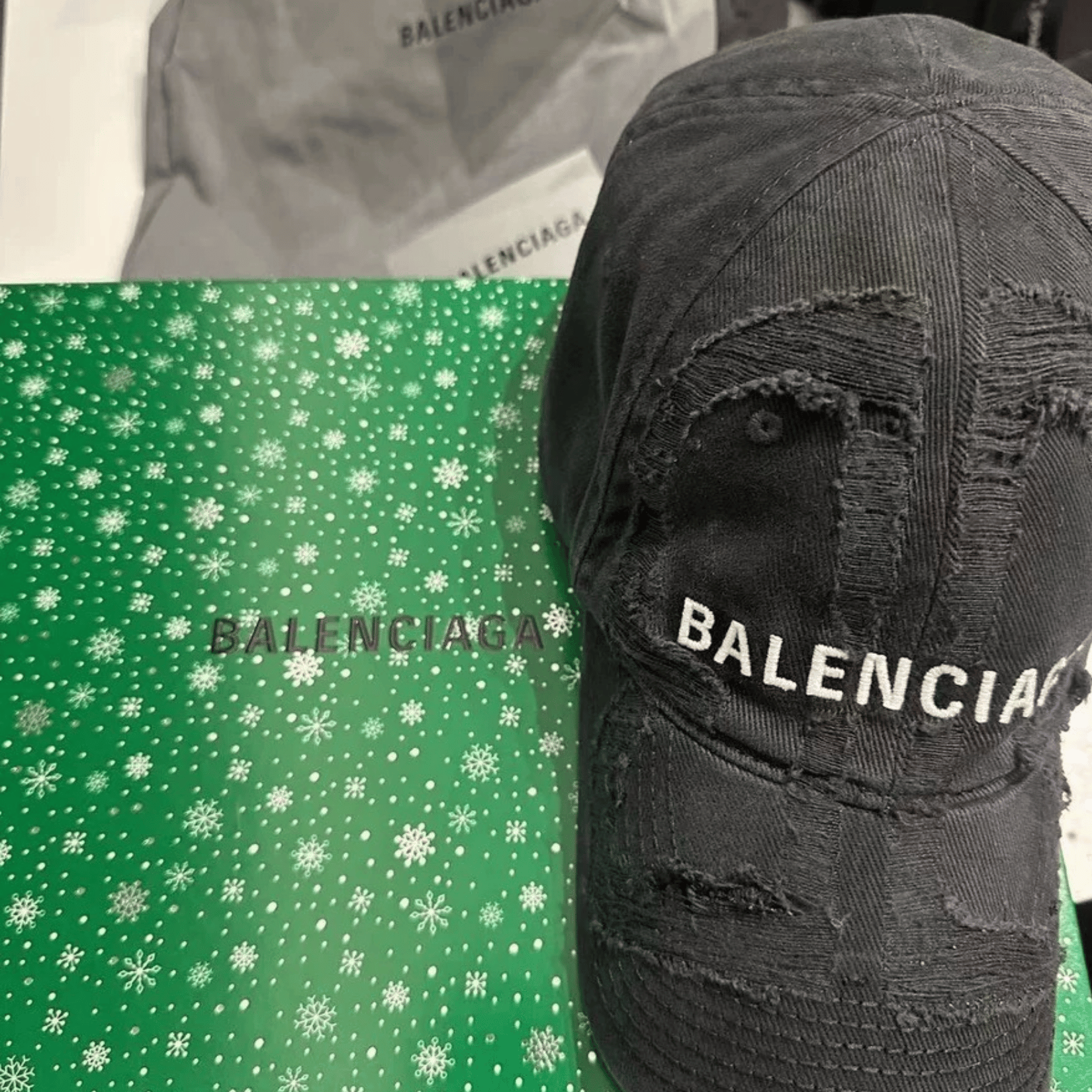 【NICE 歐美日韓代購】24SS Balenciaga 巴黎世家 上海經銷商🔥經典刺繡logo刷破棒球帽 鴨舌帽 復古