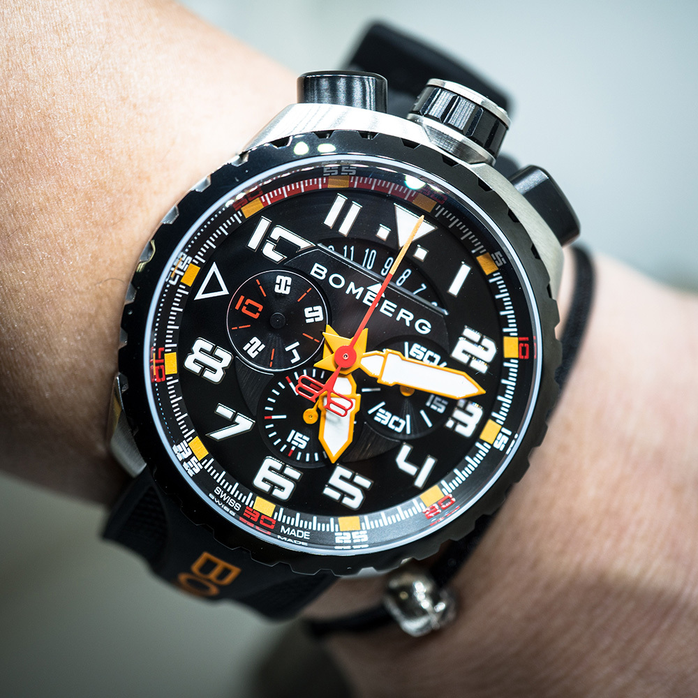 BOLT-68 系列 橘色霓虹飛行計時碼錶