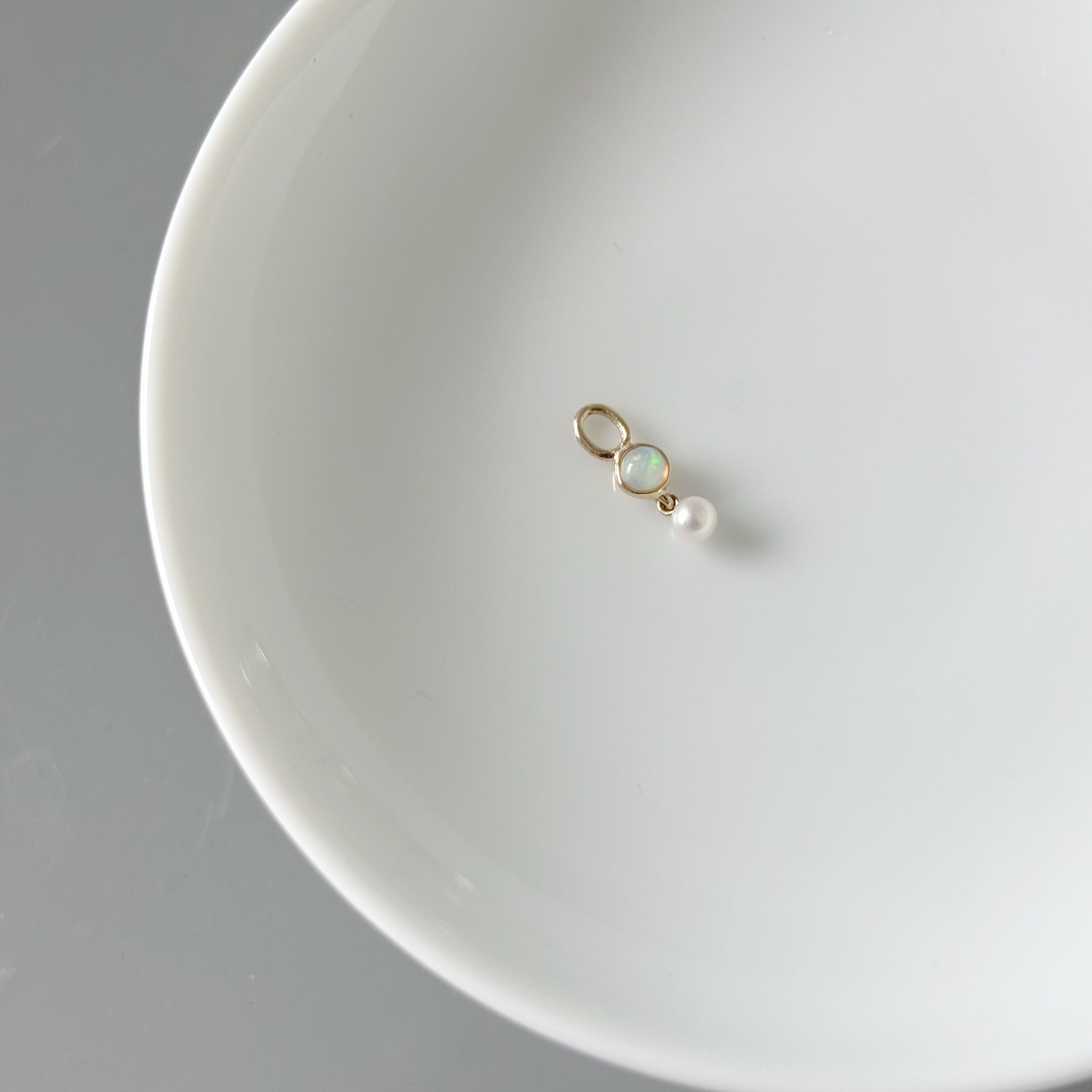 14K 小圓歐泊垂珍珠耳墜