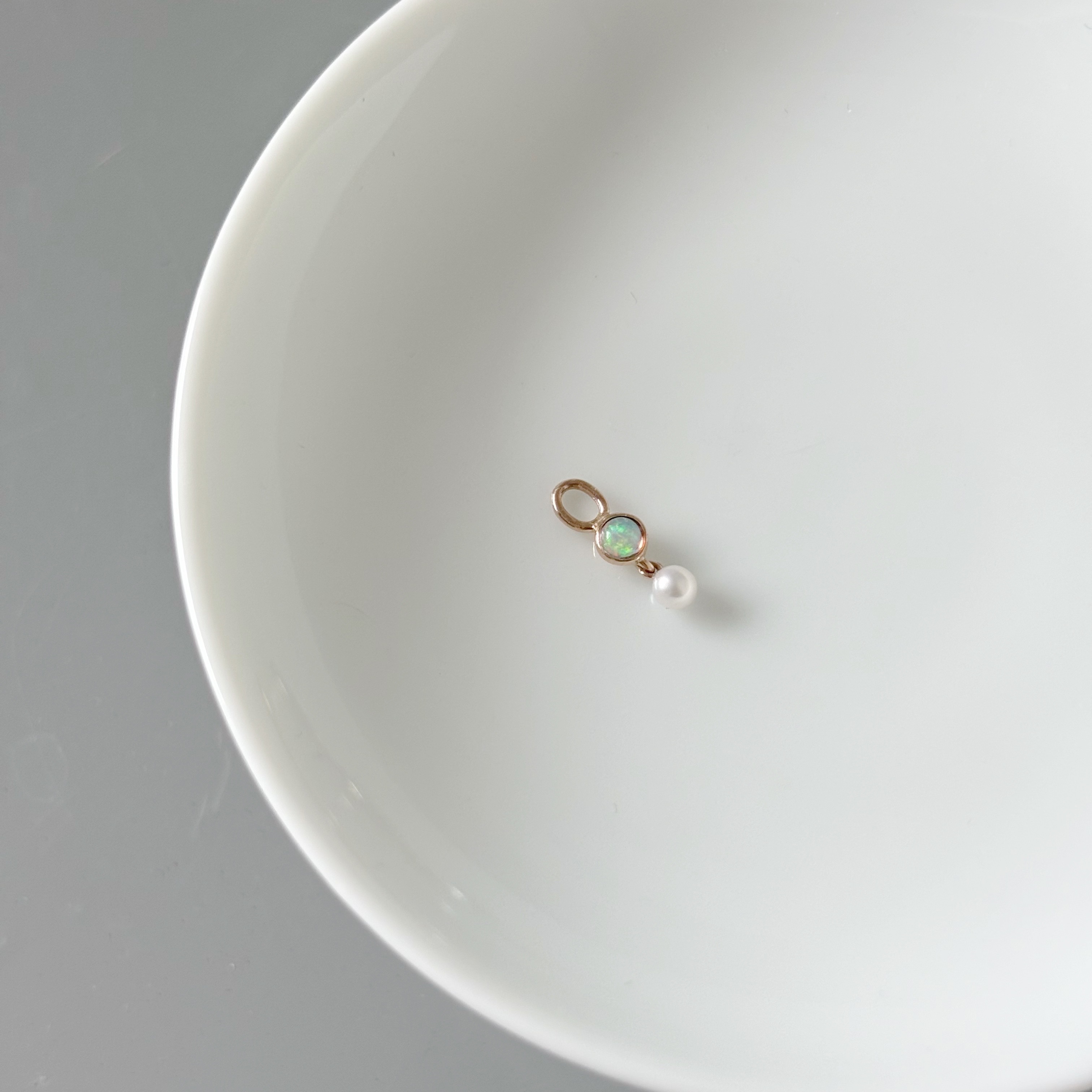 14K 小圓歐泊垂珍珠耳墜