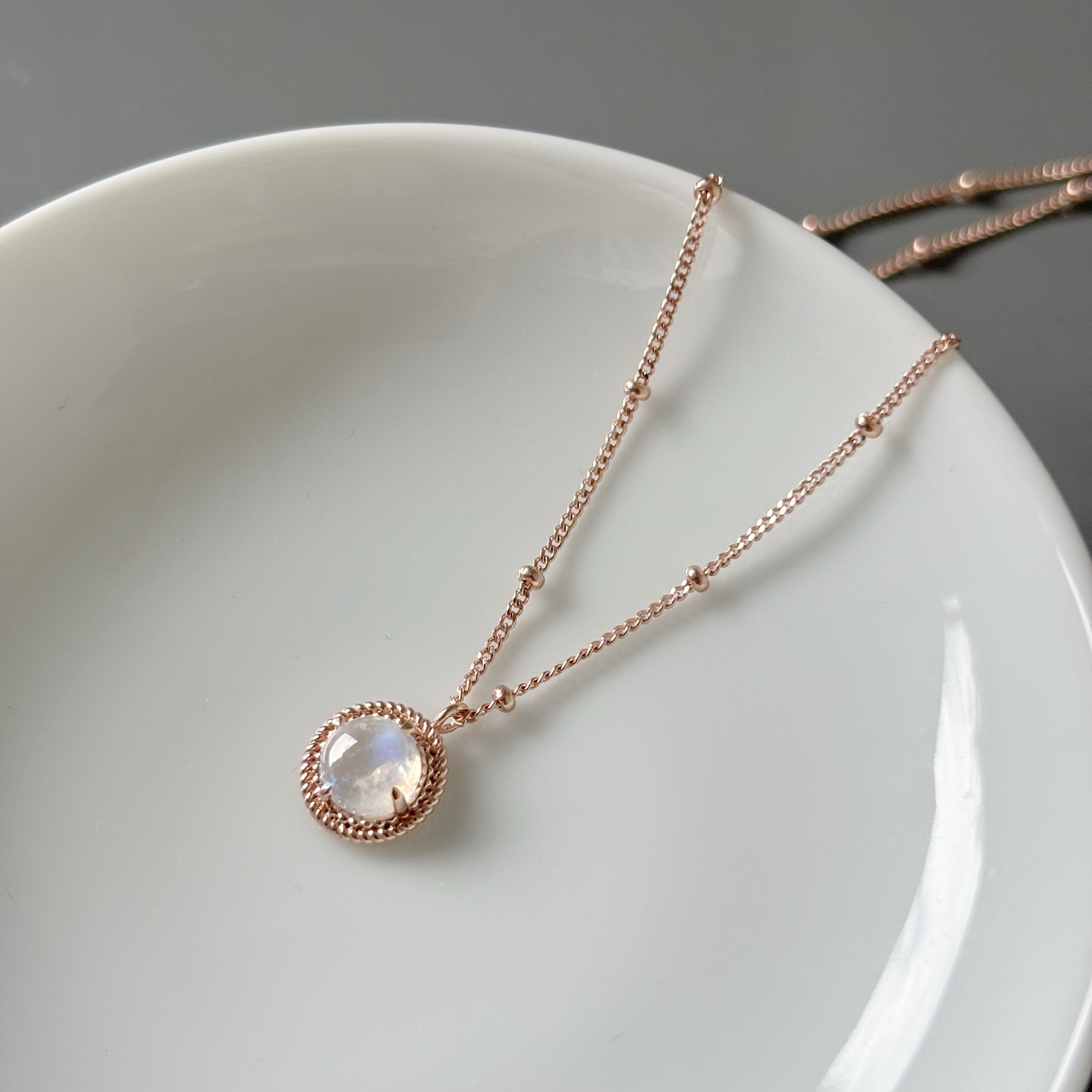 雙層麻花滾邊月光石細珠項鍊