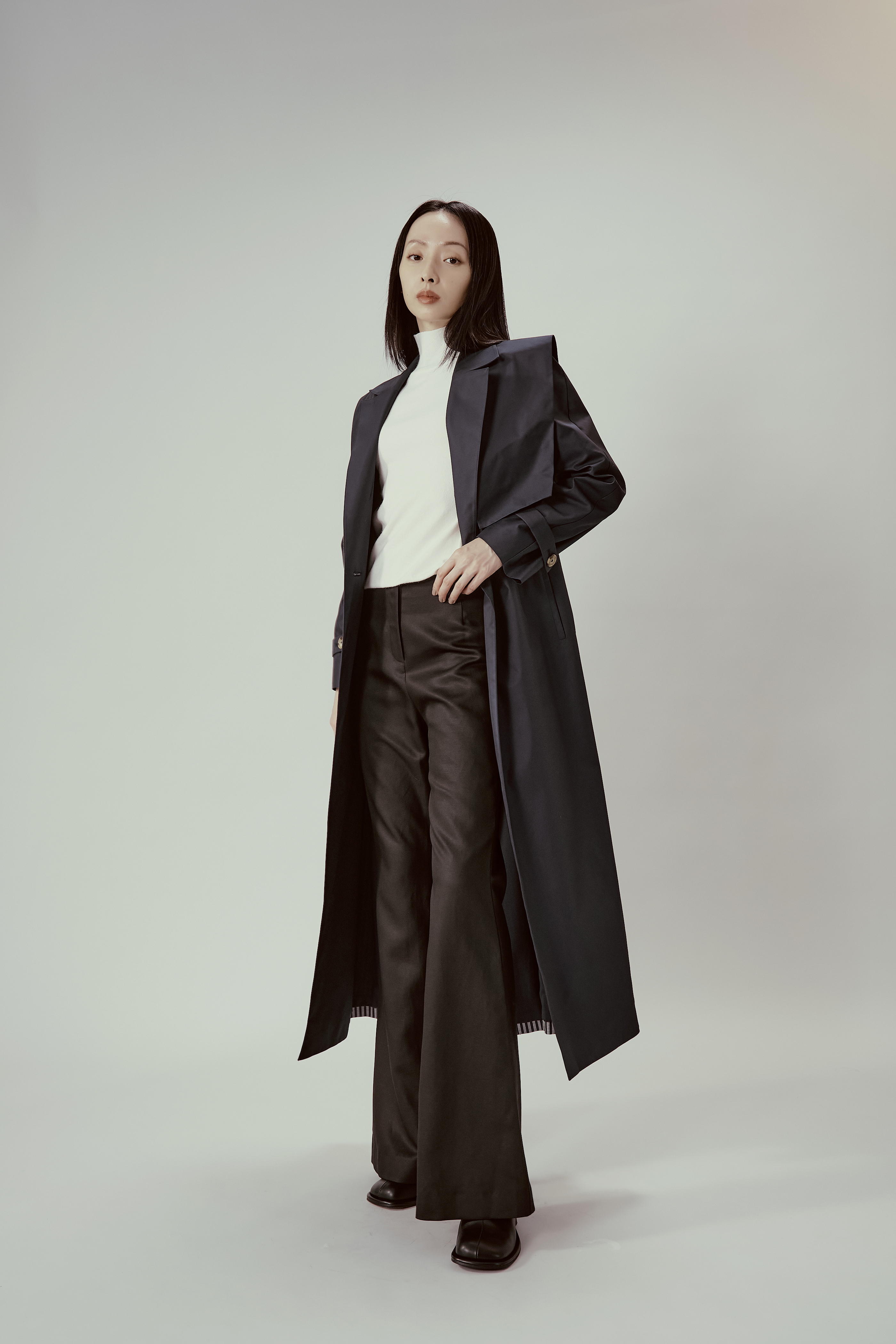 黑色亞麻喇叭褲