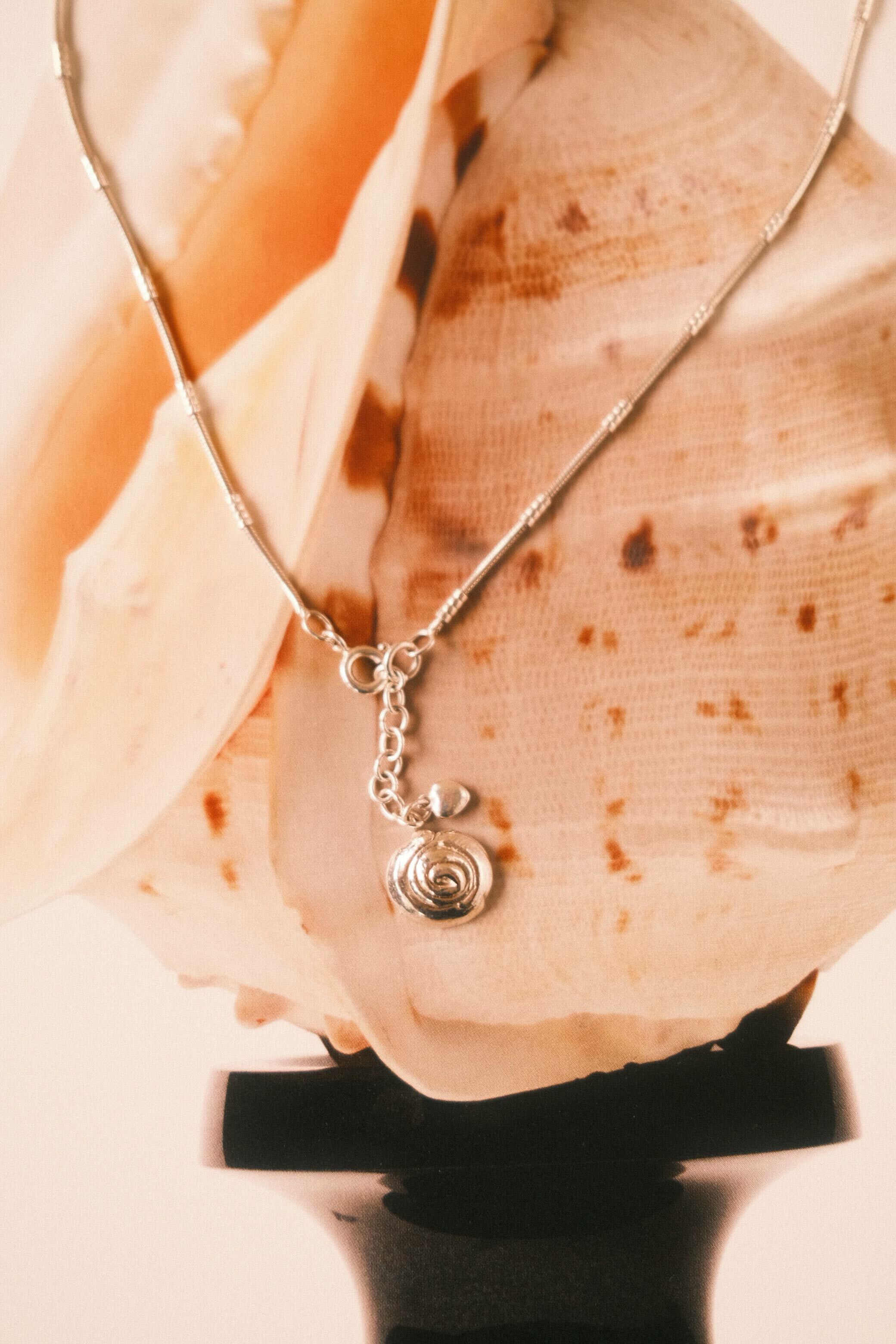 Beautiful people necklace