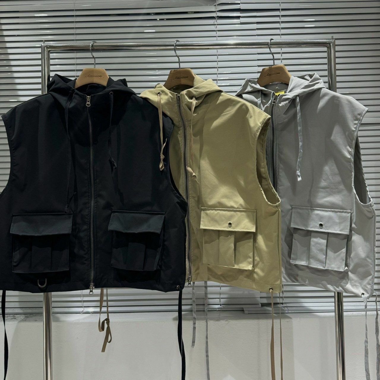 淨色連帽拉鍊背心褸 BY ATTENTION-275V