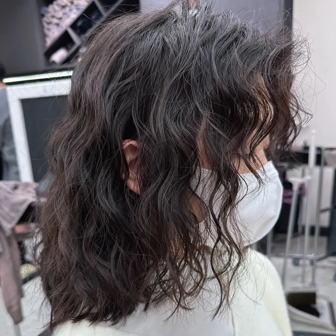 Water Wave Perm Creation: For those with fine hair, this technique results in a voluminous, textured look