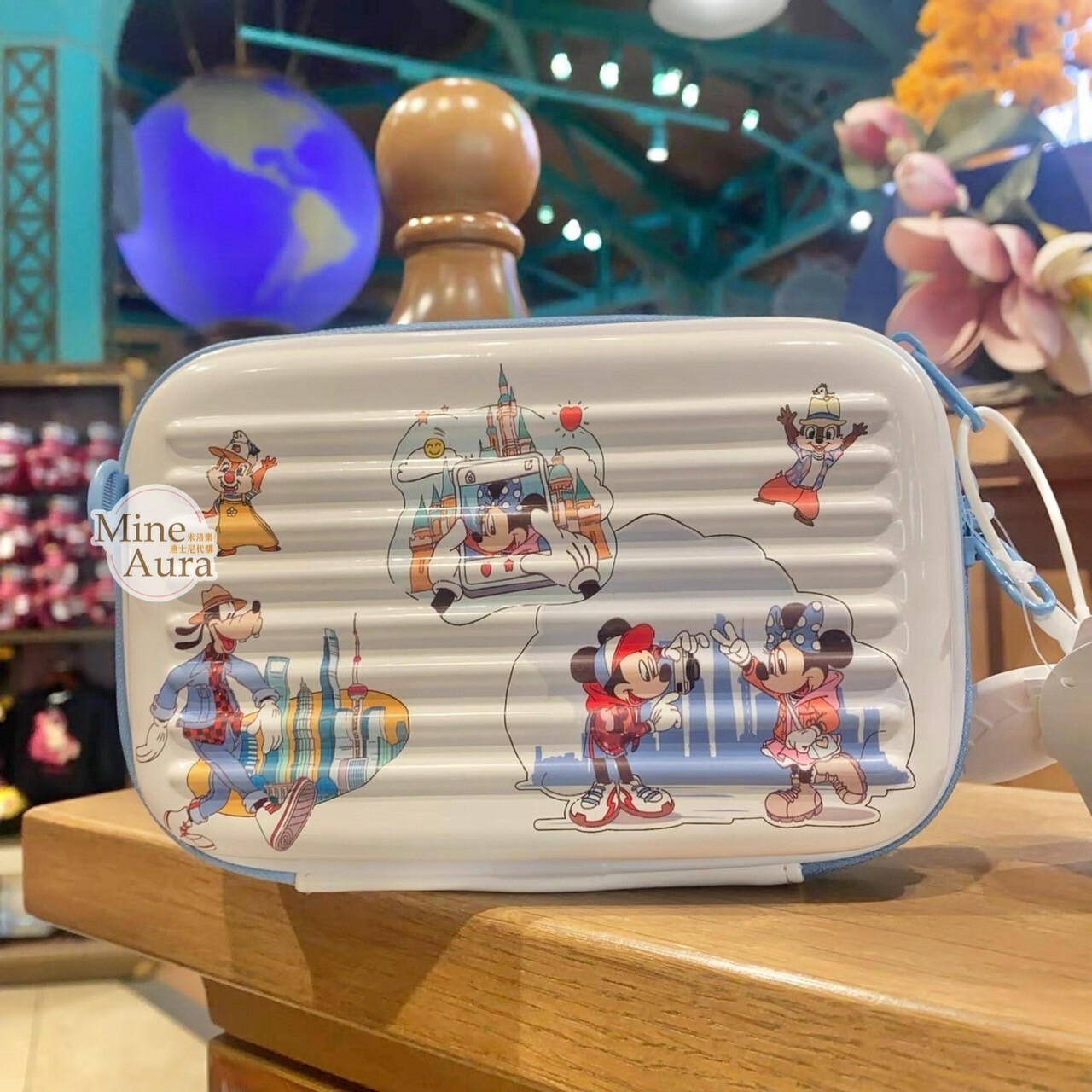 2024 米奇樂享上海系列 米奇 Mickey 好友 圖案 迷你行李箱造型 斜背 小包 -上海迪士尼樂園
