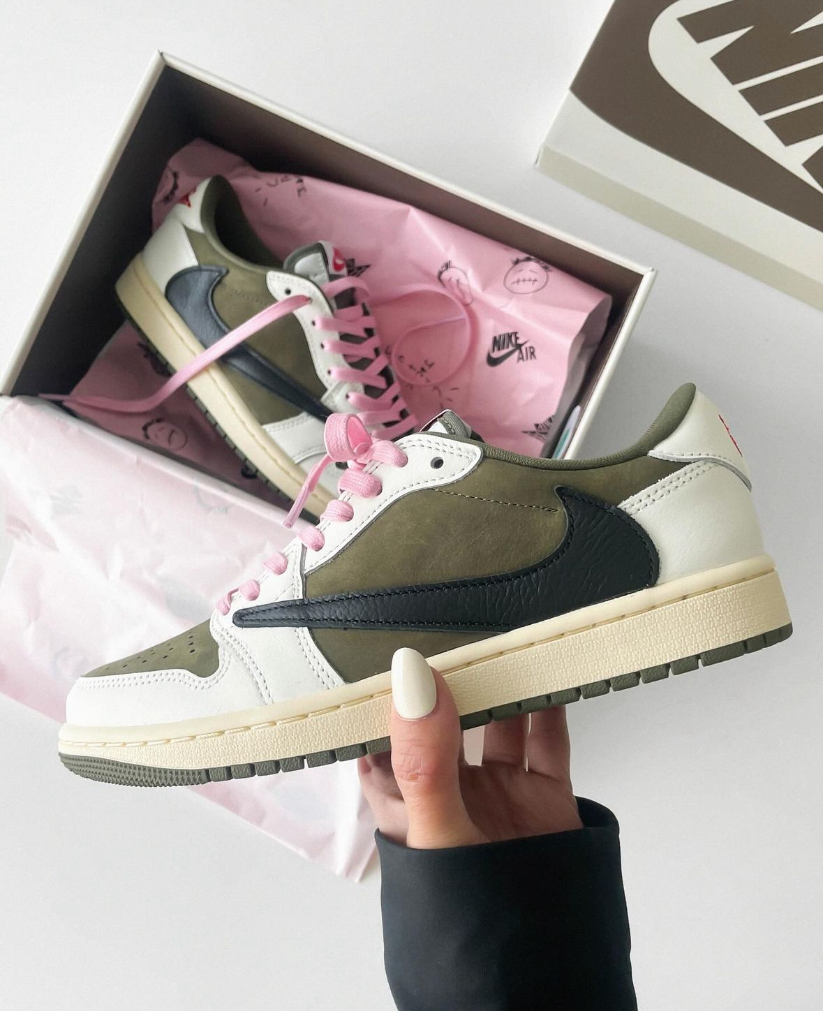 Nike Air Jordan 1 OG x Travis Scott 反轉橄欖綠 墨綠色 奶油底 倒勾 DM7866-200/預購