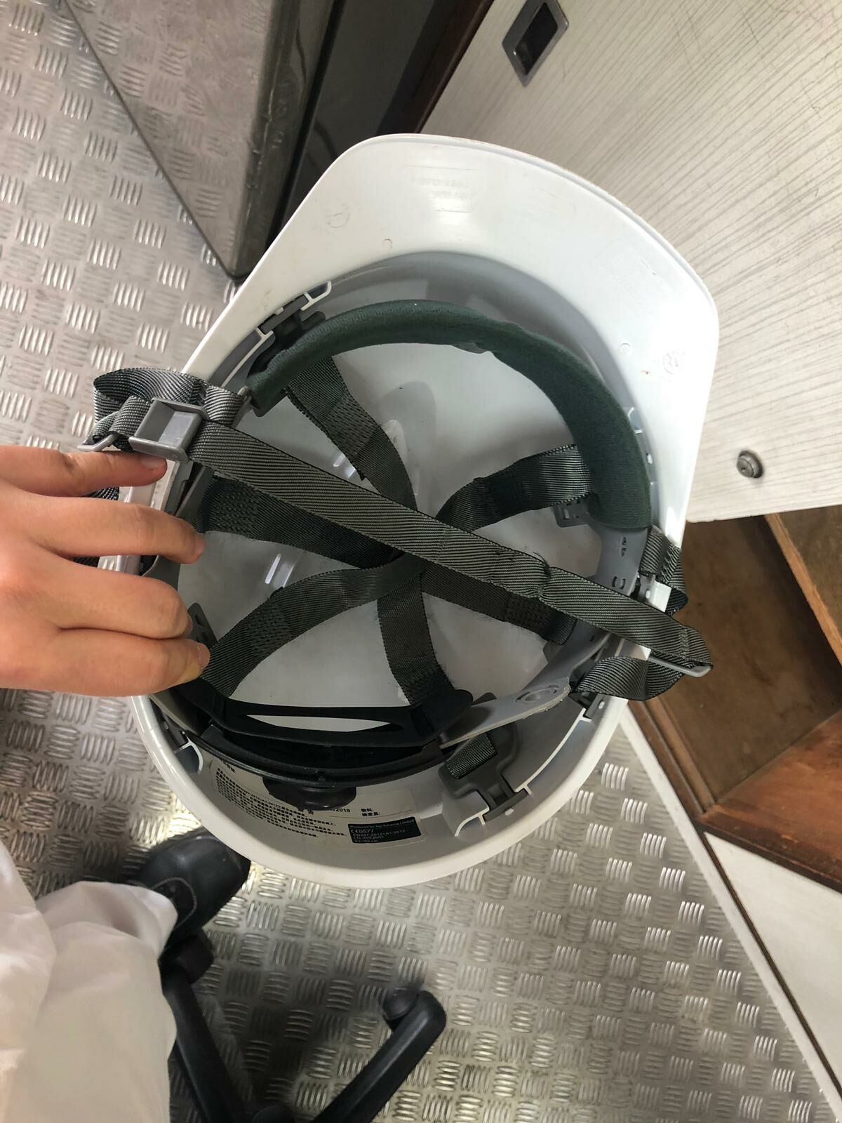 A001-A  S-TOP  安全帽 連Y型下巴帶(有透氣孔)