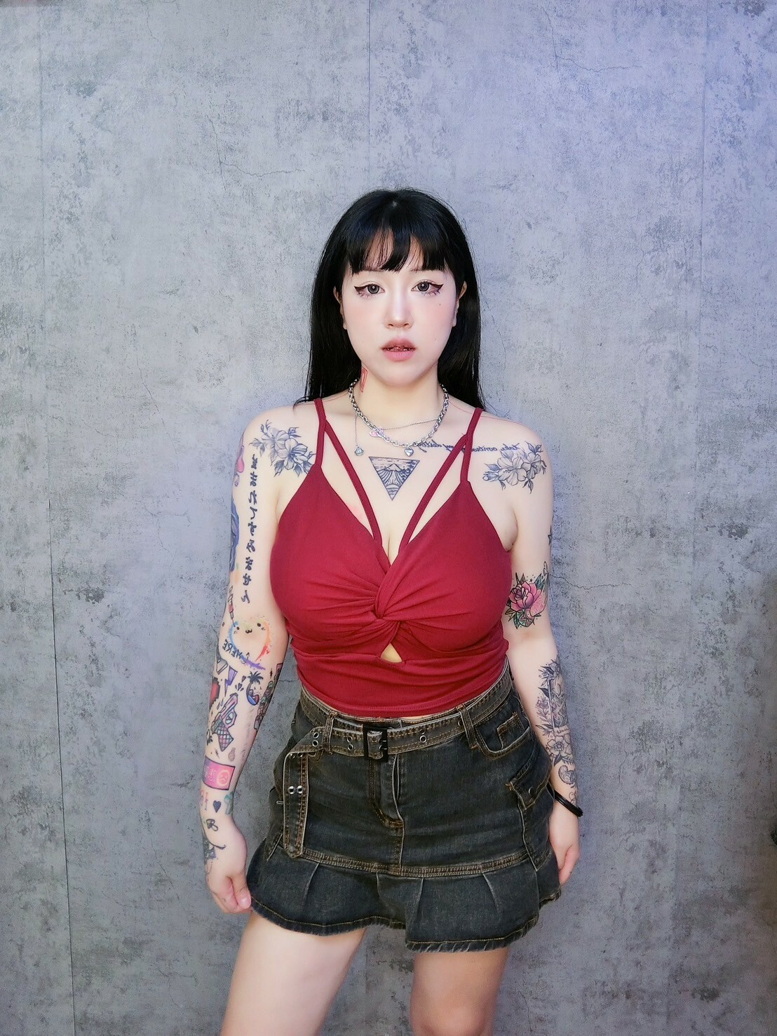 扭結爆乳帶杯背心