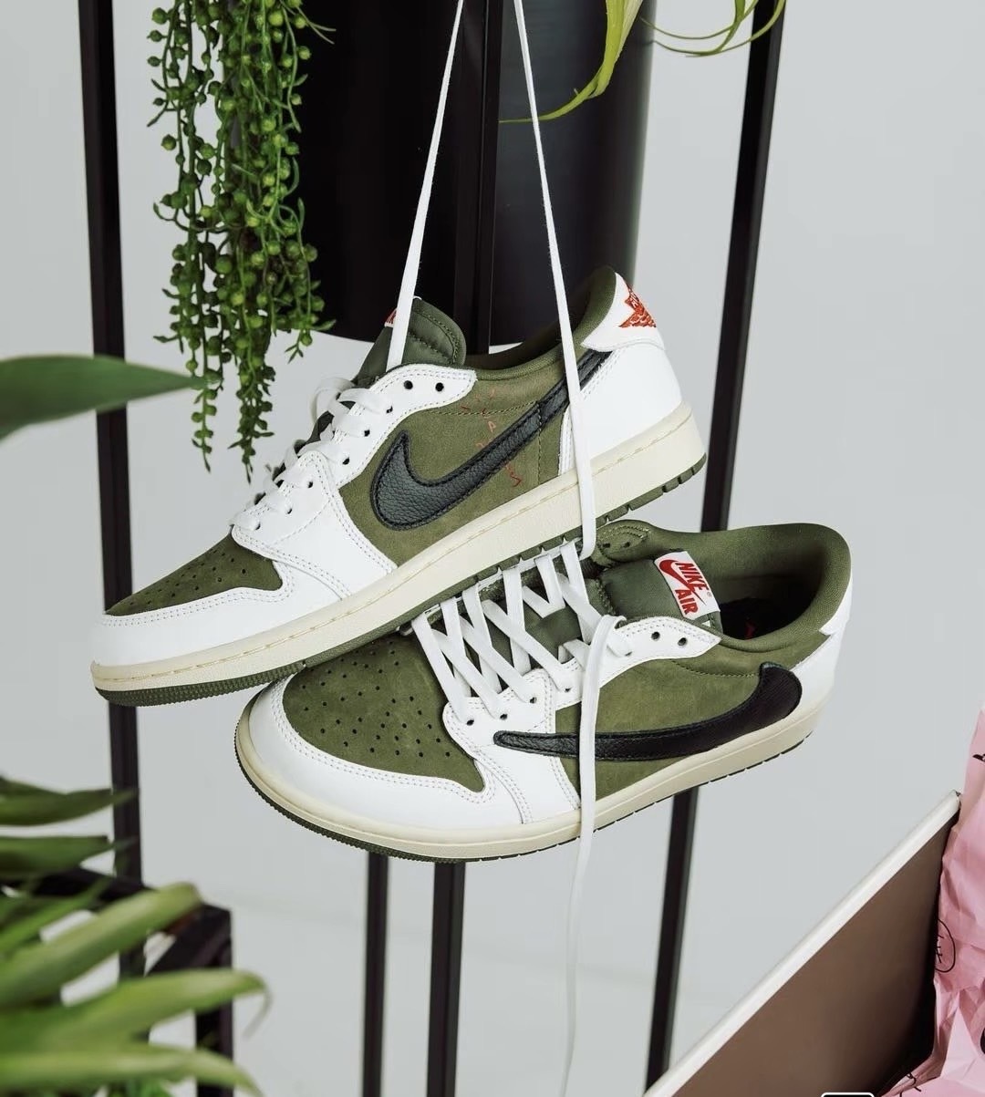 Nike Air Jordan 1 低筒鞋 x Travis Scott Reverse Olive 反轉橄欖綠