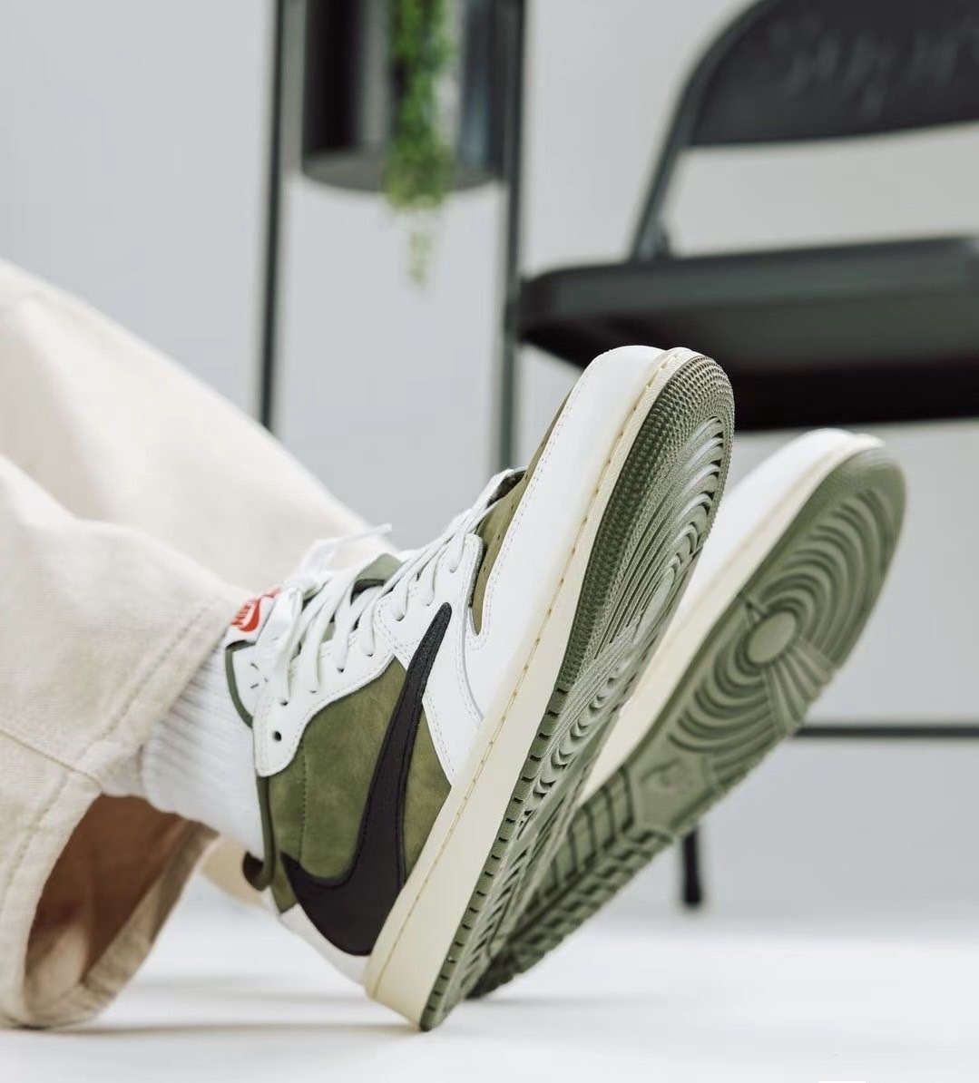 Nike Air Jordan 1 低筒鞋 x Travis Scott Reverse Olive 反轉橄欖綠