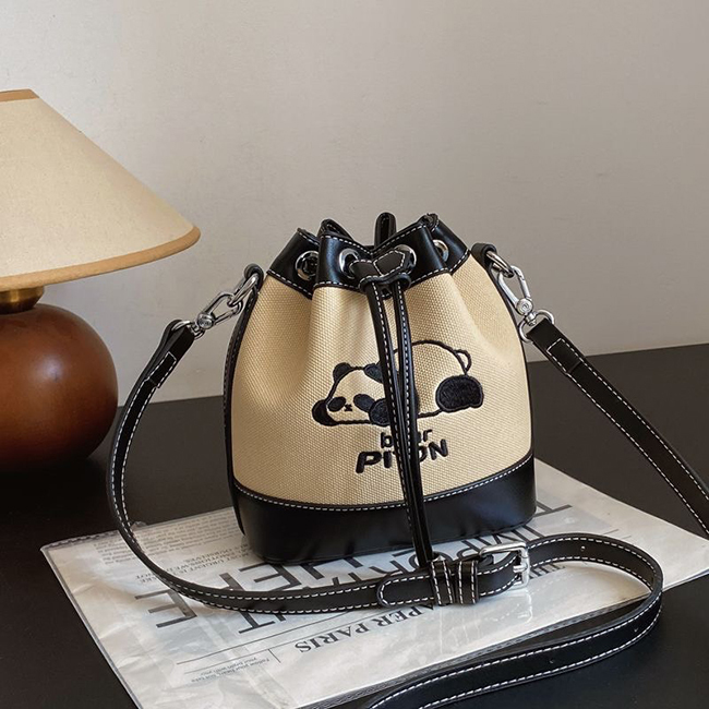 小巧可愛熊貓水桶包-預購