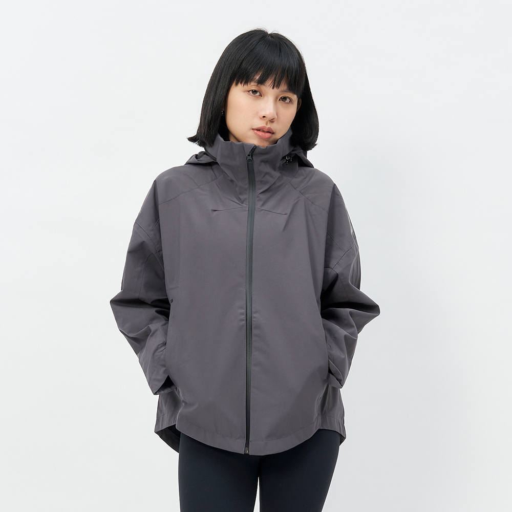 TBA Galaxy Rain Jacket 女 莫蘭迪灰 立領連帽 防風 防潑水 前短後長 機能 外套 TBAW214JK02-GY