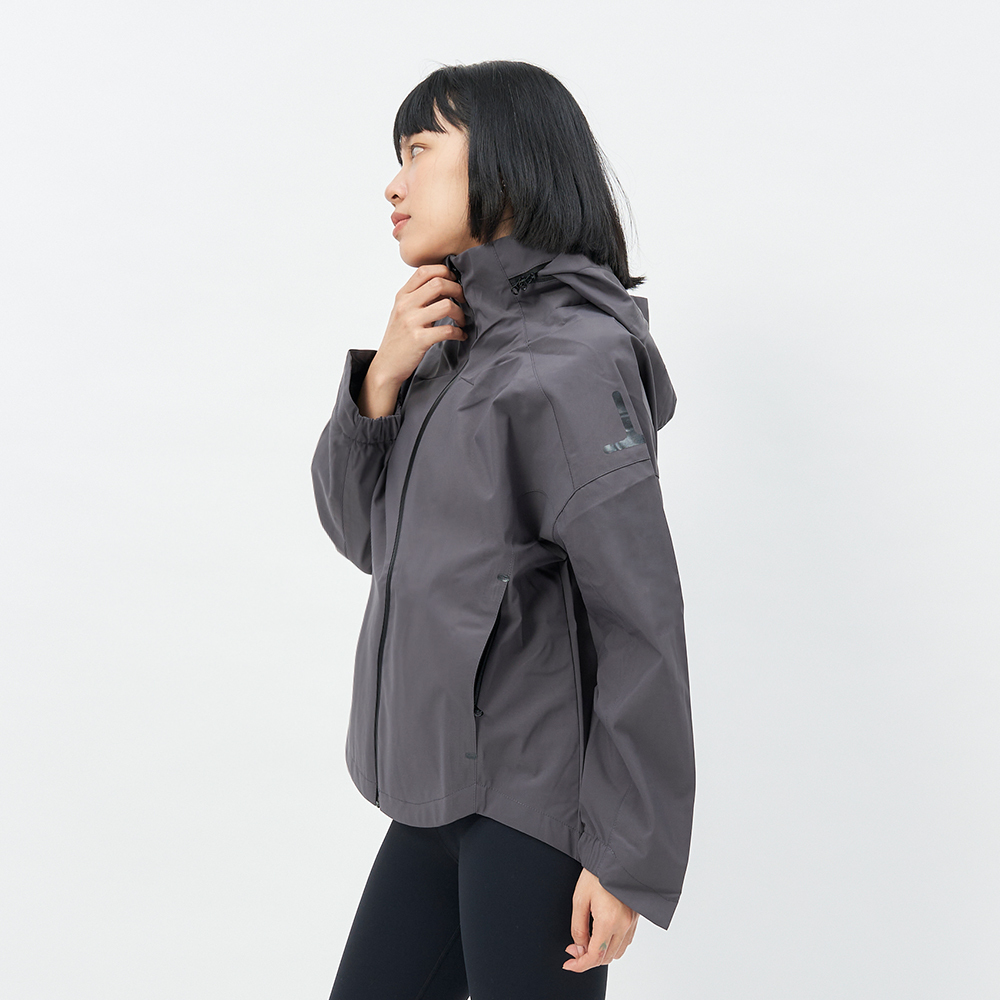 TBA Galaxy Rain Jacket 女 莫蘭迪灰 立領連帽 防風 防潑水 前短後長 機能 外套 TBAW214JK02-GY
