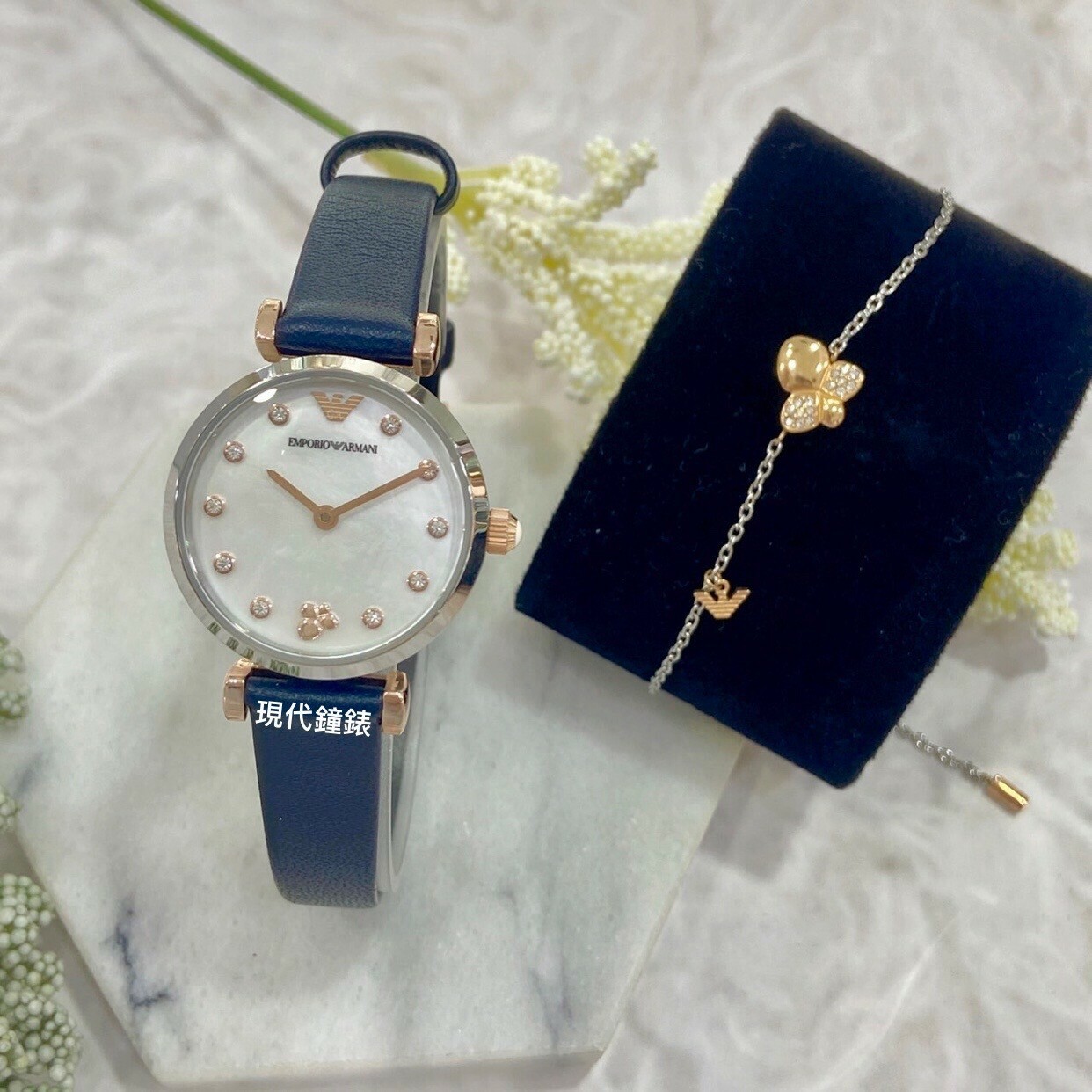 【EMPORIO ARMANI 亞曼尼】都會時尚母貝女錶套組AR80036 28mm 現代鐘錶