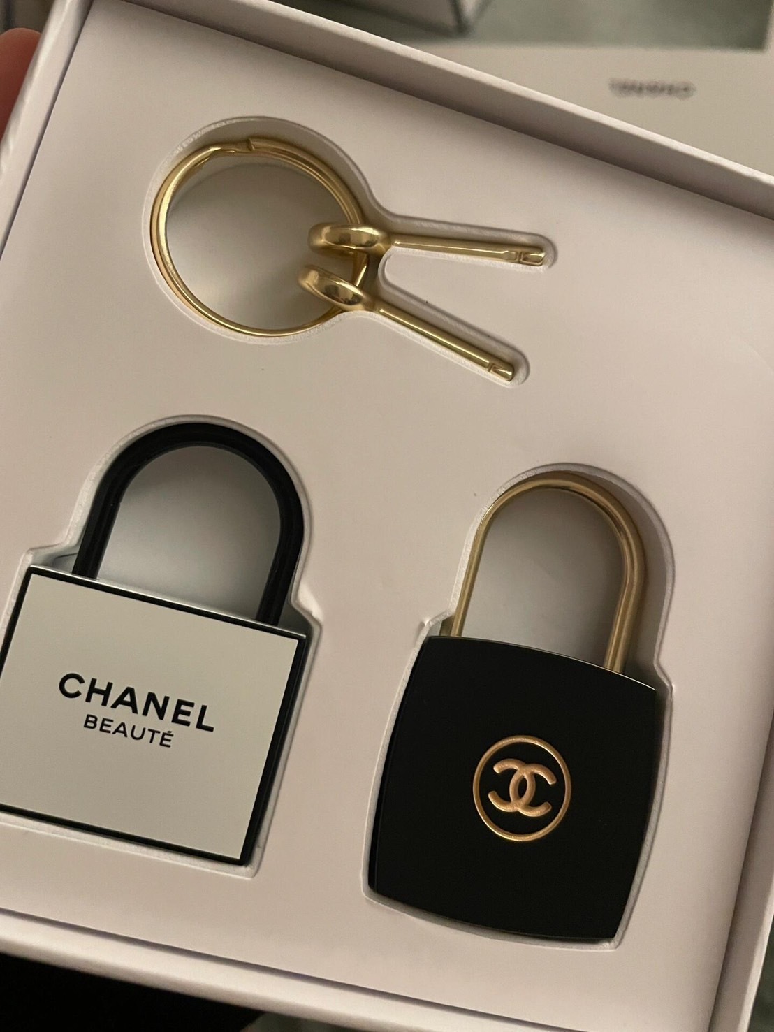 <快速出貨> CHANEL 金屬 鴛鴦鎖扣組 吊飾