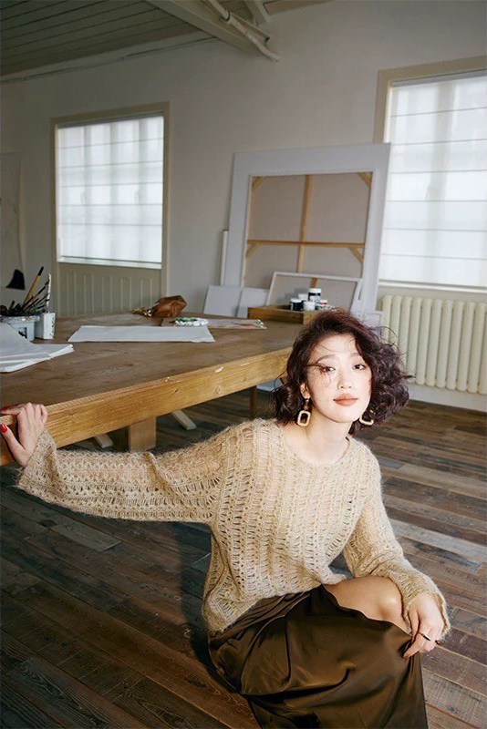 奶茶杏圓領洞洞針織上衣毛衣S-M (Elegant & Love)