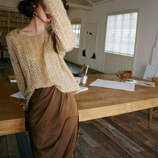 奶茶杏圓領洞洞針織上衣毛衣S-M (Elegant & Love)