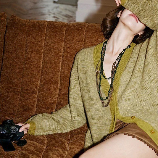 酪梨綠織紋感配色V領長版針織外套S-M (Elegant & Love)