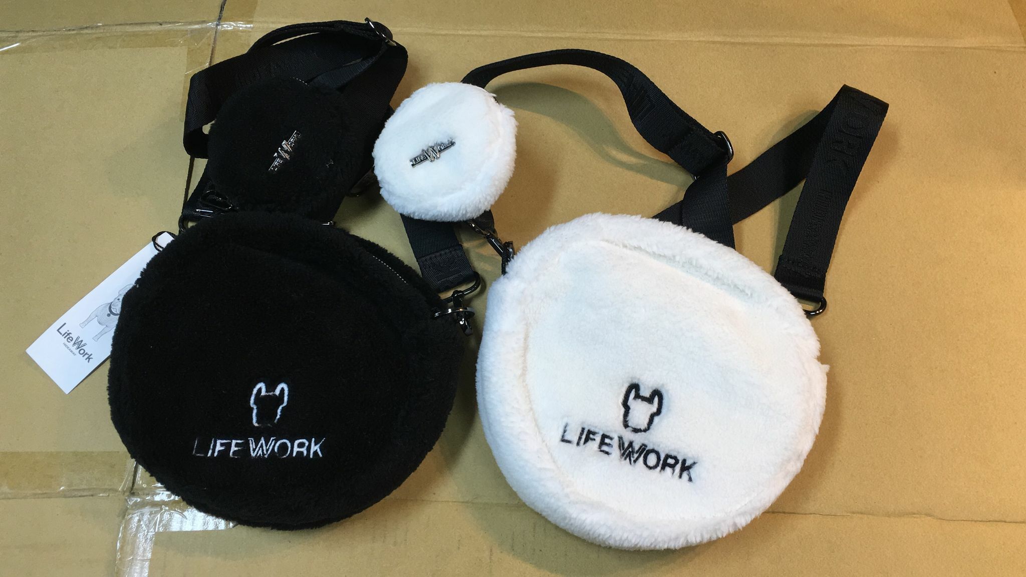 LIFEWORK 毛毛圓形袋附小圓袋,清貨貨品,不設退換 (K10BR655)