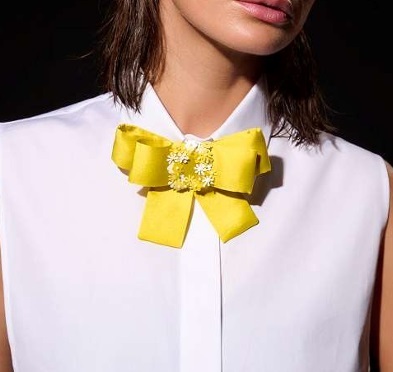 1CI0930-024 CATHERINE OSTI Bow Brooch "Marguerite" Yellow (A-EU-E)
