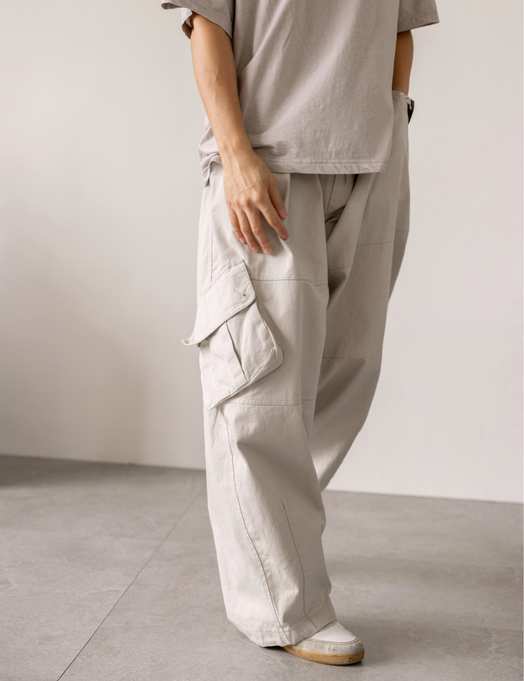 挺版斜口袋繭型褲（2色）