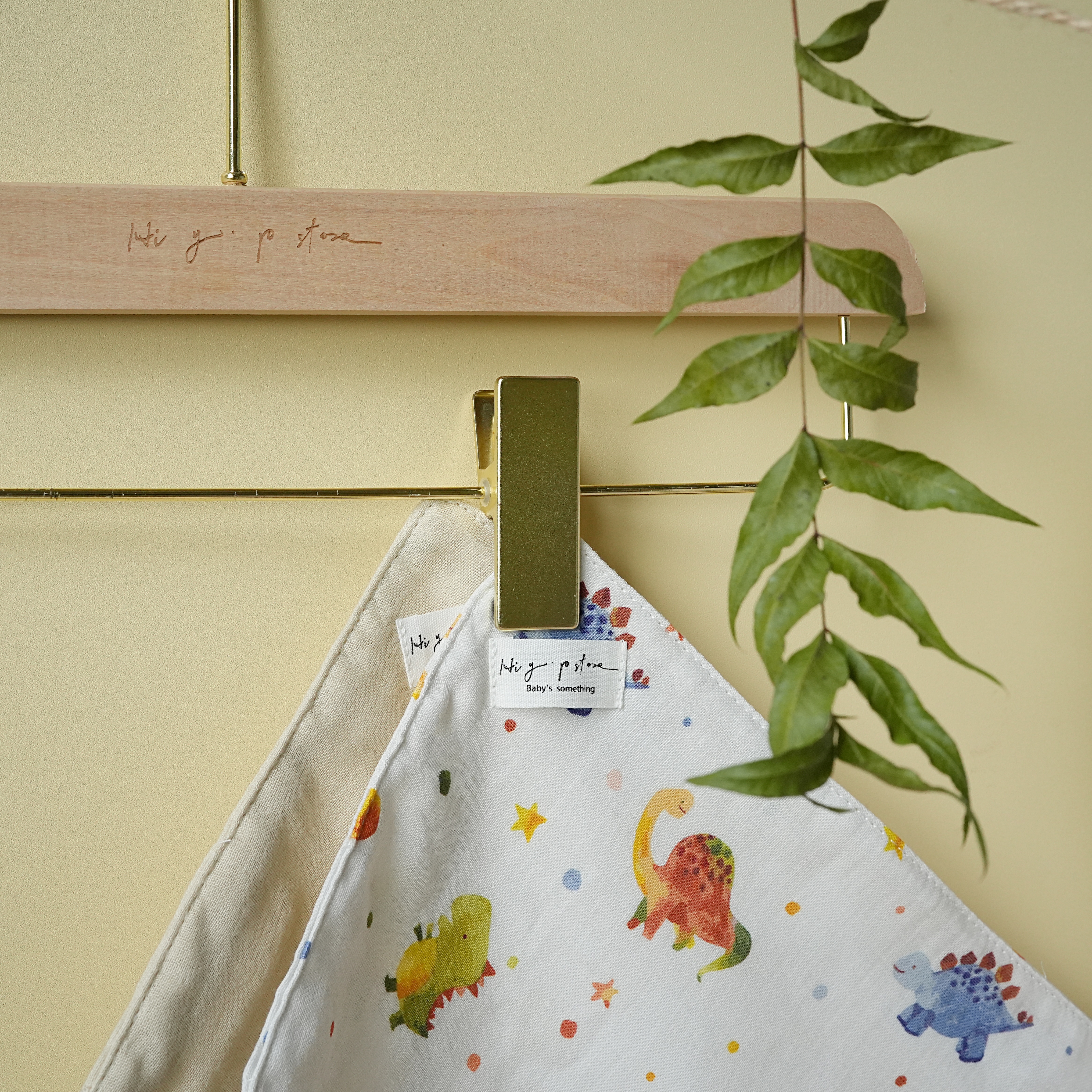 Hi Y.P store-手作六層紗紗布巾-獨家設計款-恐龍星球（2件組)