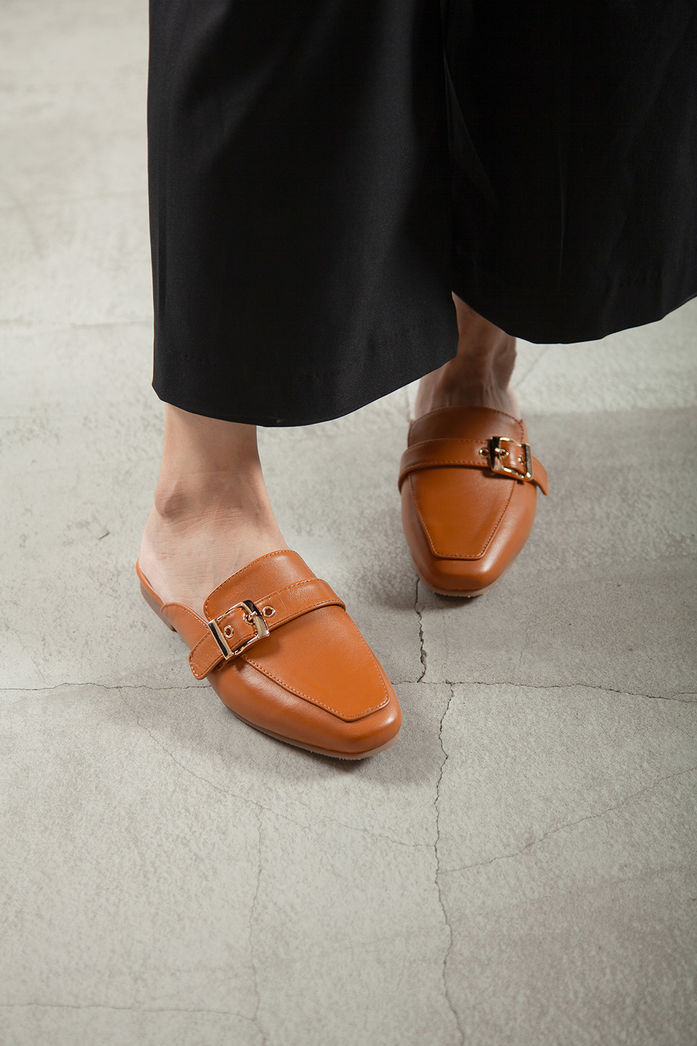 Buckle Slide 圓釦穆勒鞋